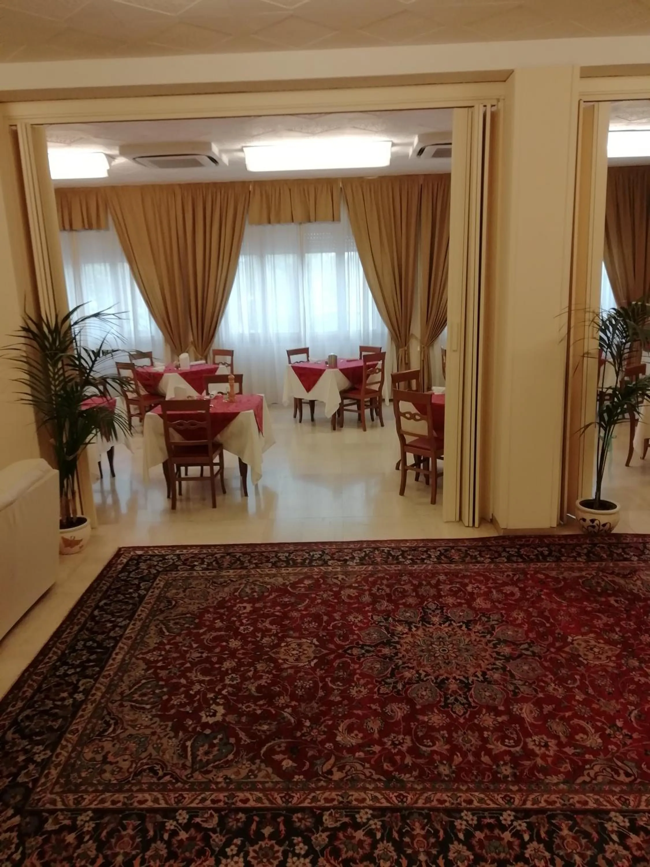 Restaurant/places to eat in Villa Hotel Del Sole