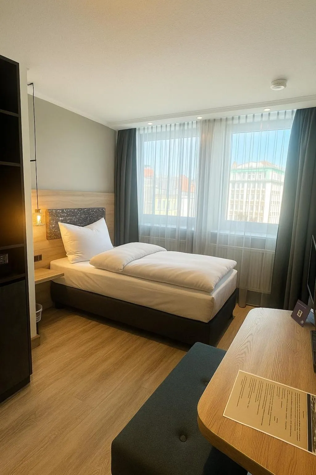 Photo of the whole room, Bed in Dom-Hotel