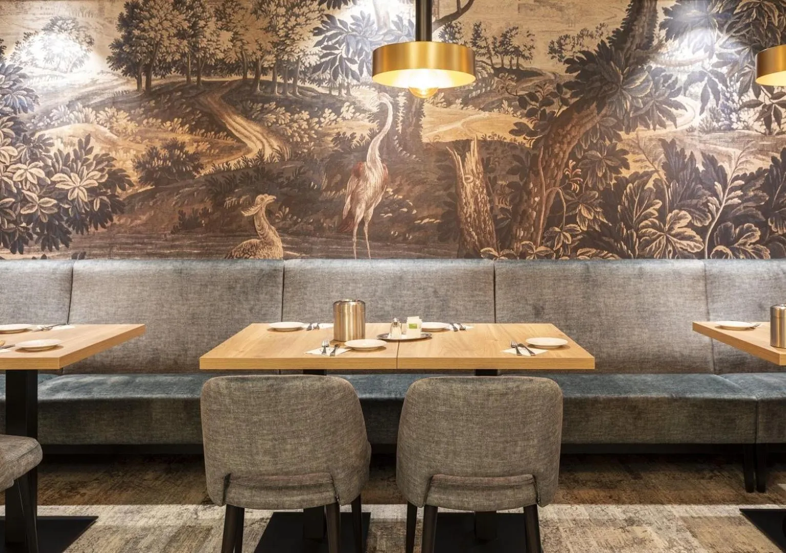 Restaurant/places to eat in Dom-Hotel