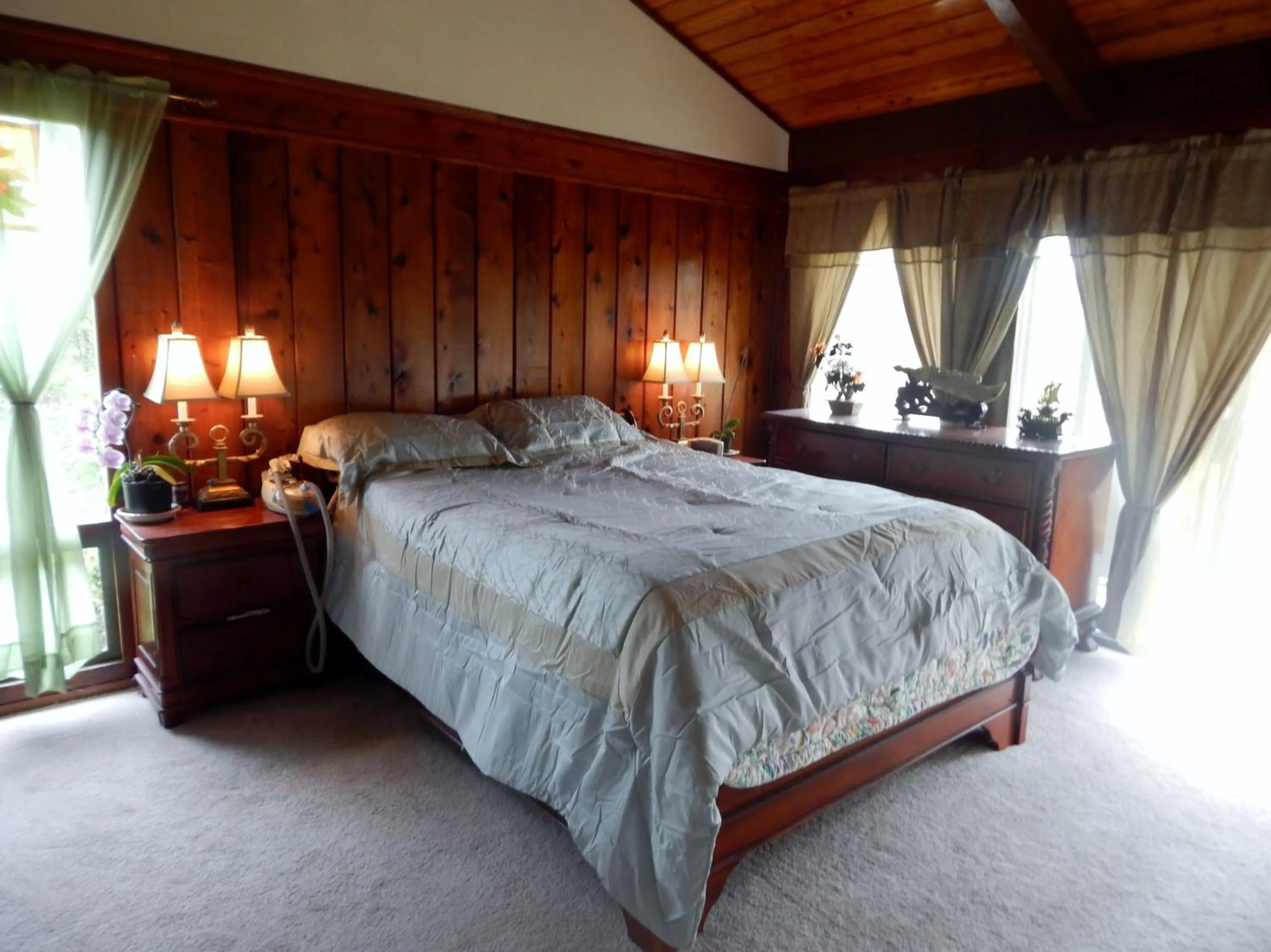 Bed in Fern Forest Getaway