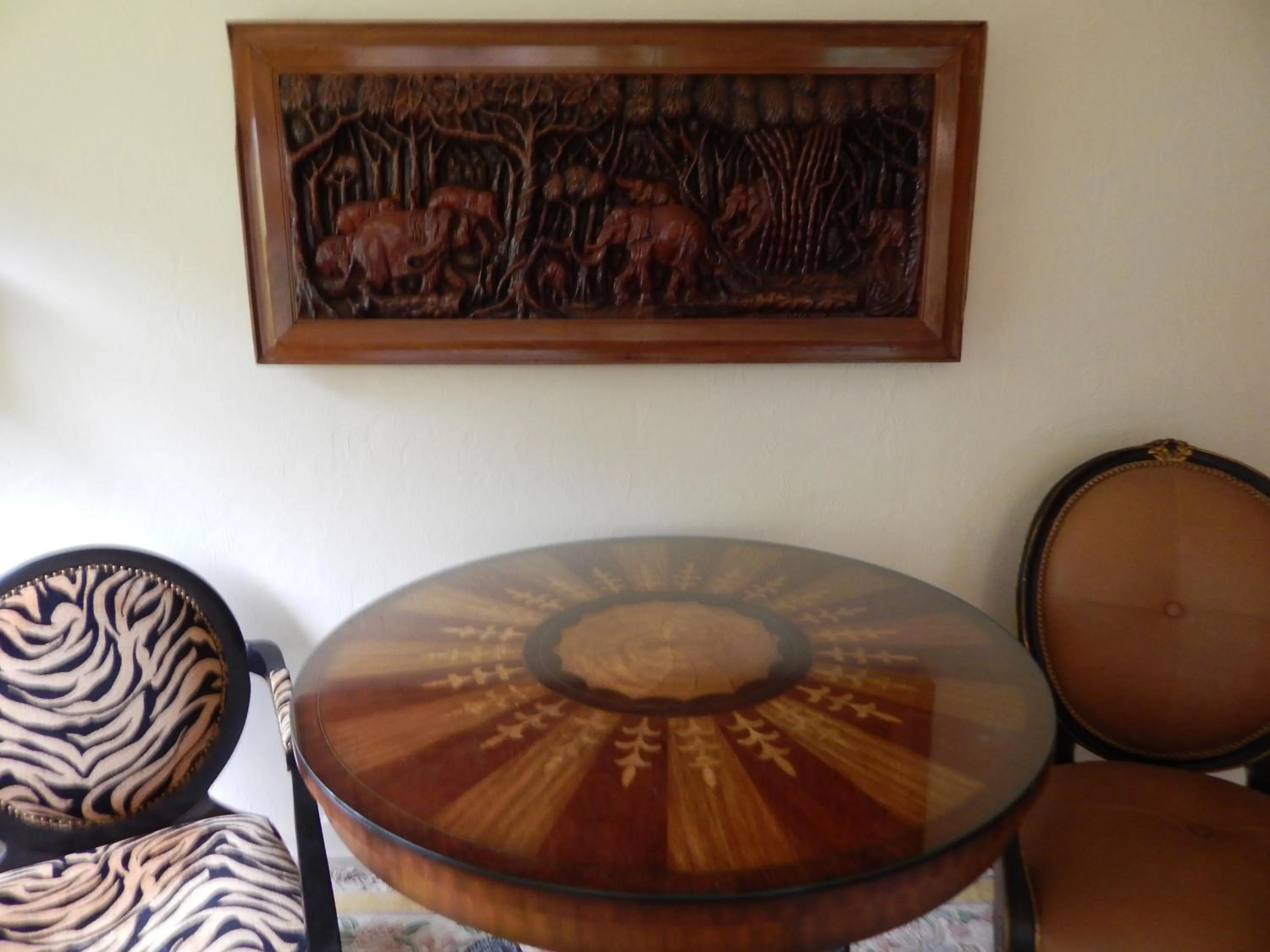 Living room in Fern Forest Getaway