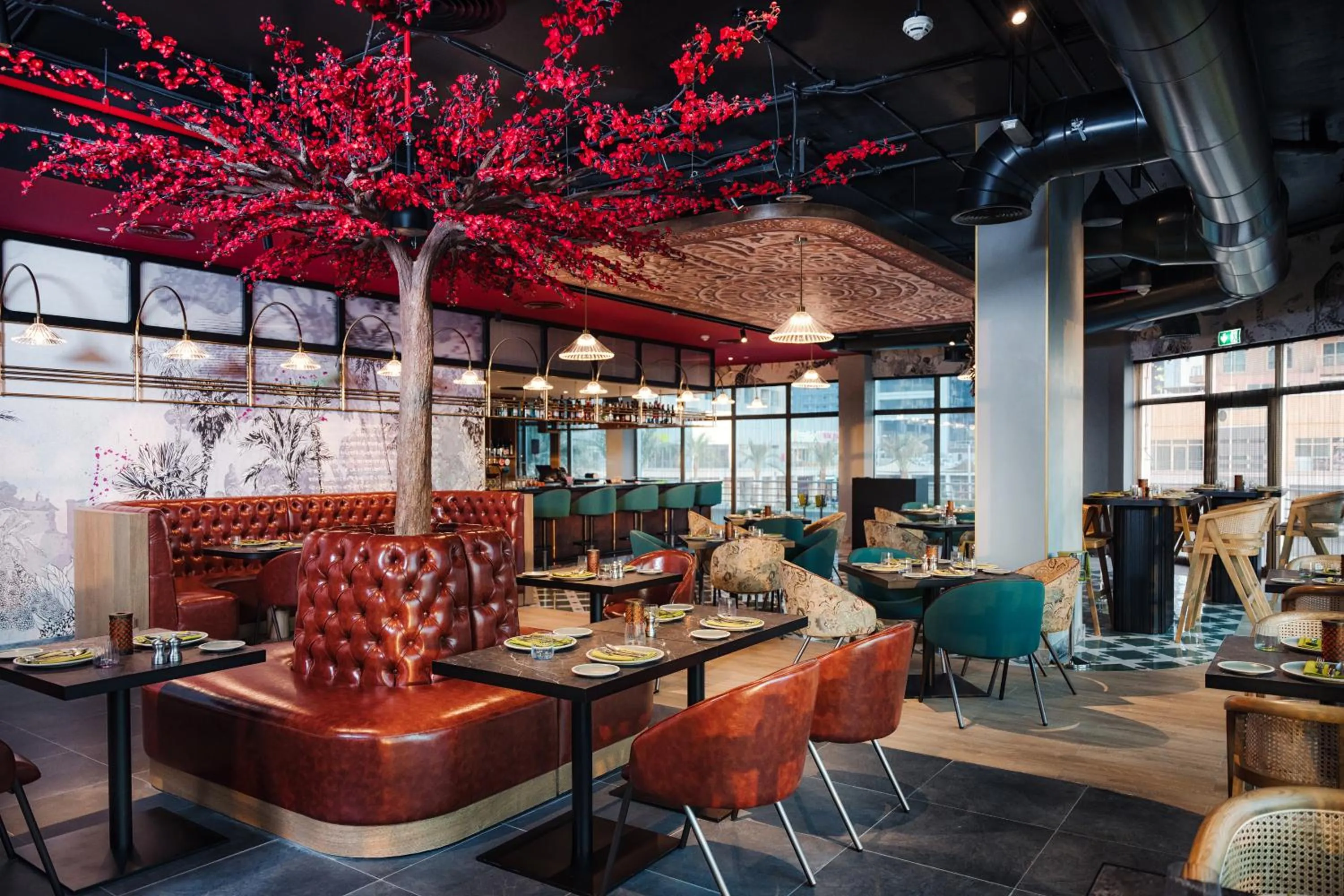 Restaurant/places to eat in Mövenpick Hotel Jumeirah Lakes Towers Dubai