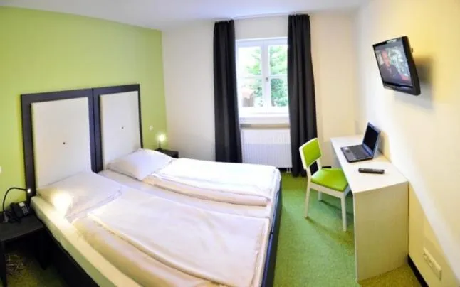 Photo of the whole room, Bed in Amiga Hotel München Messe
