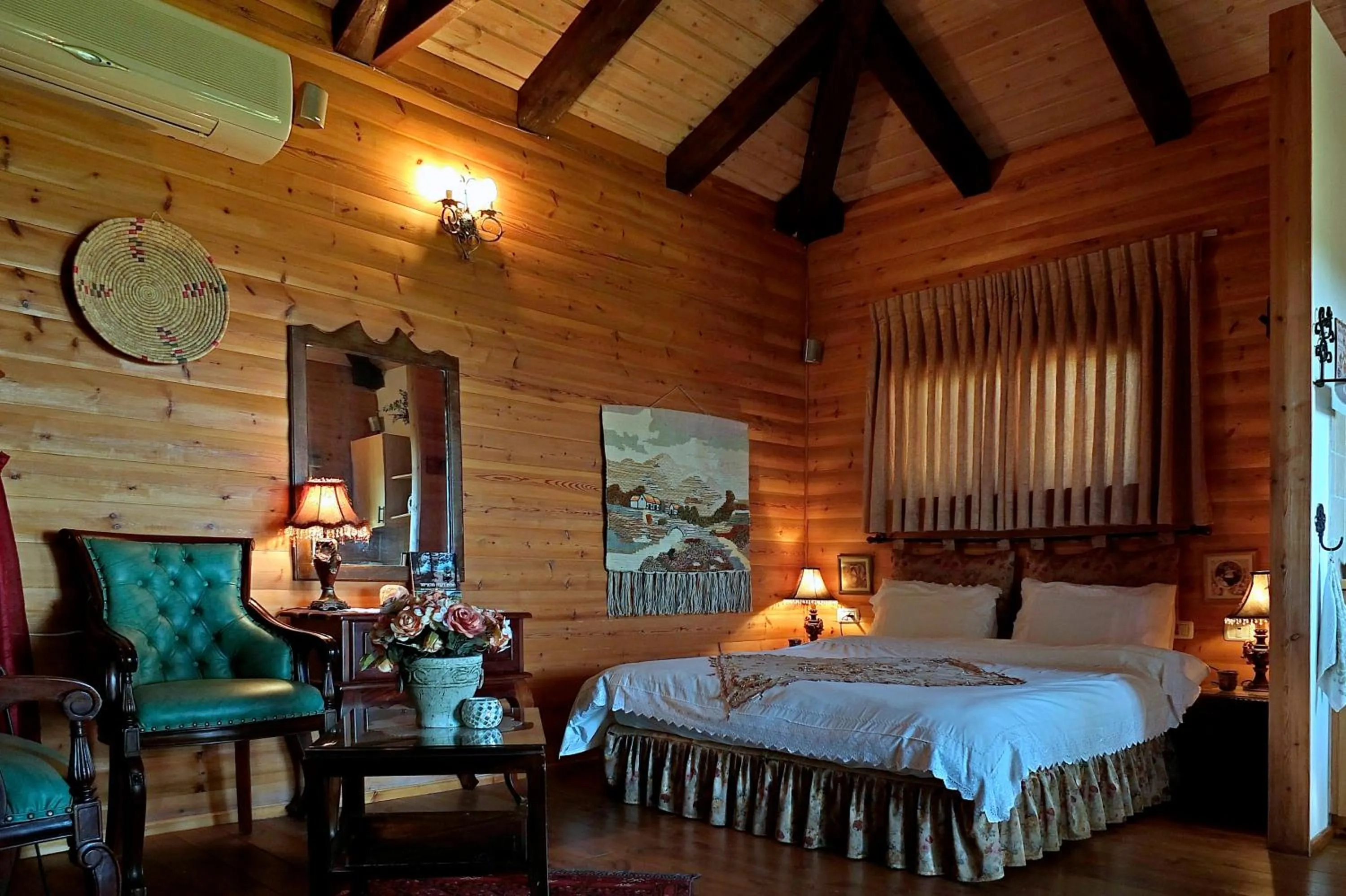 Bed in Miki's Rosh Pinna