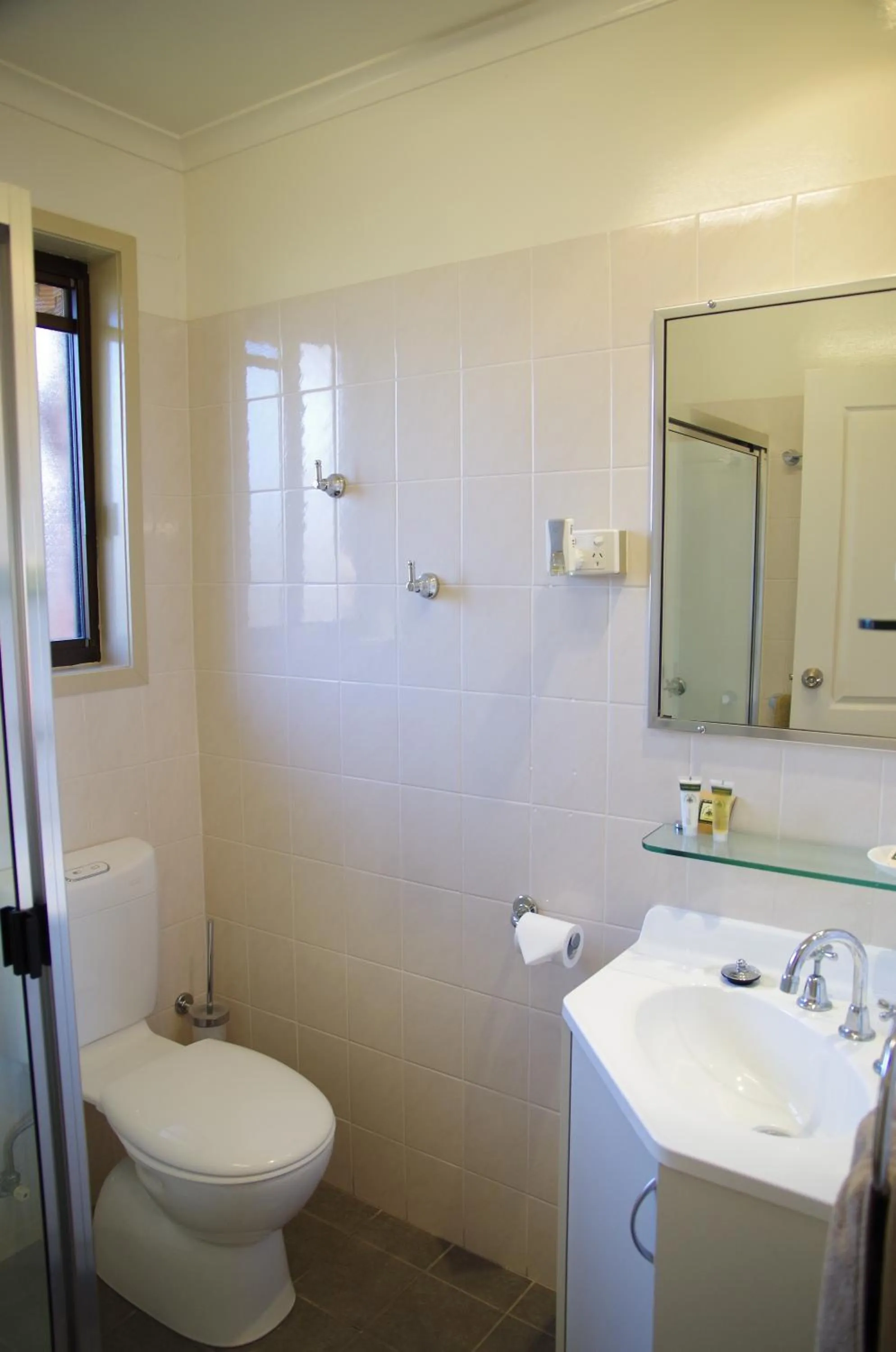 Bathroom in Stannum Lodge Motor Inn