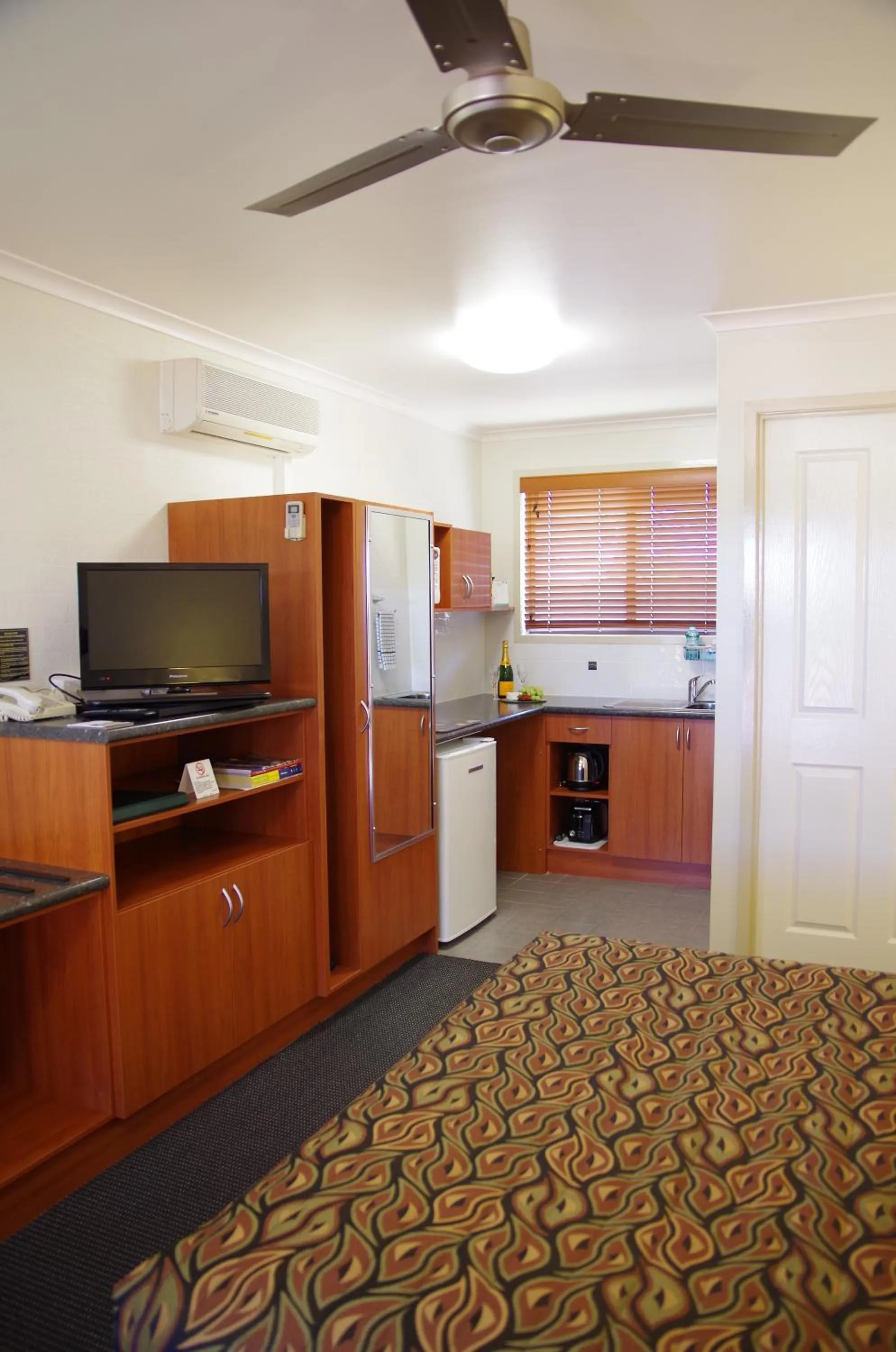 Kitchen or kitchenette in Stannum Lodge Motor Inn