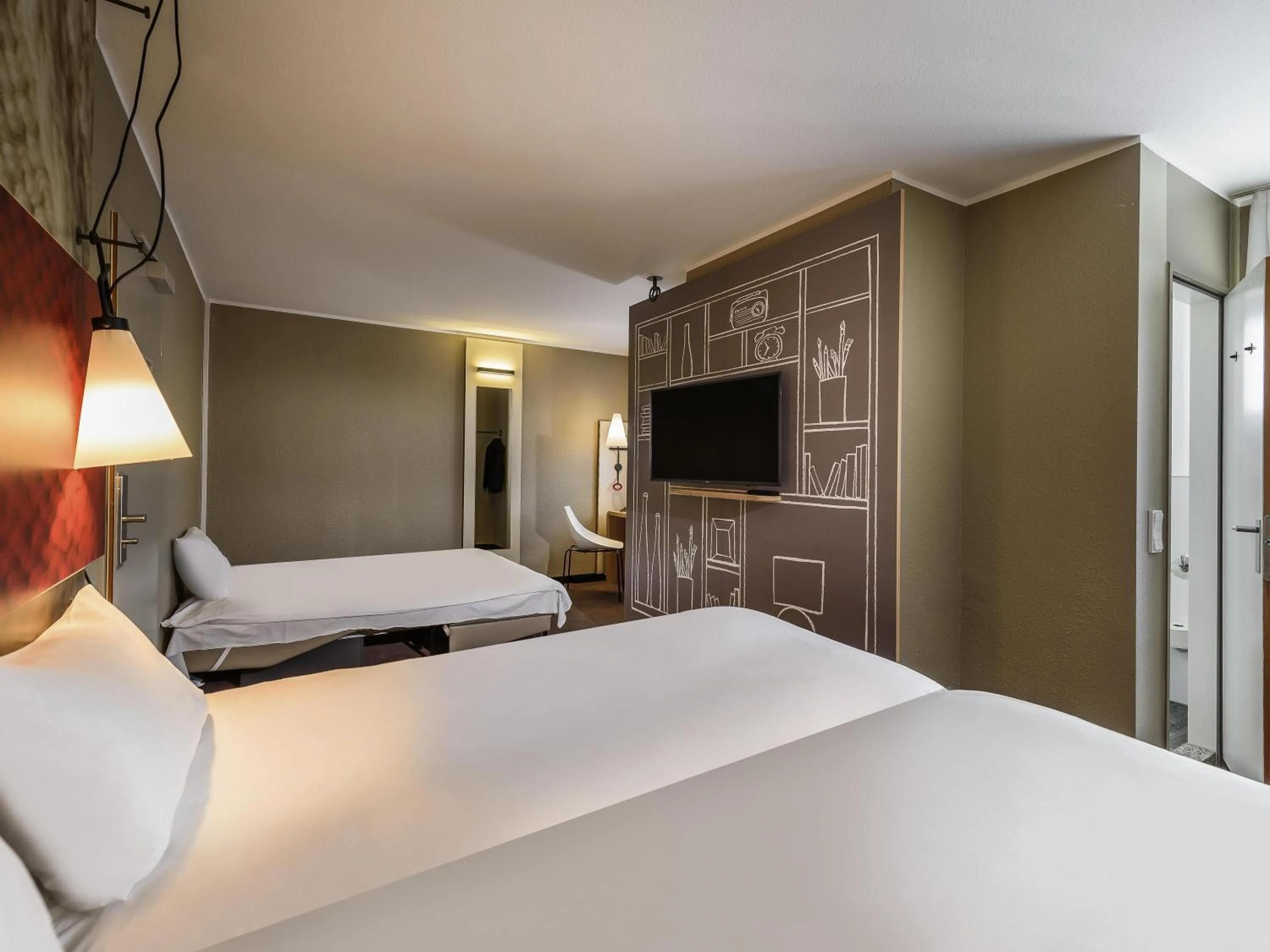 Bedroom, Bed in ibis Frankfurt Centrum