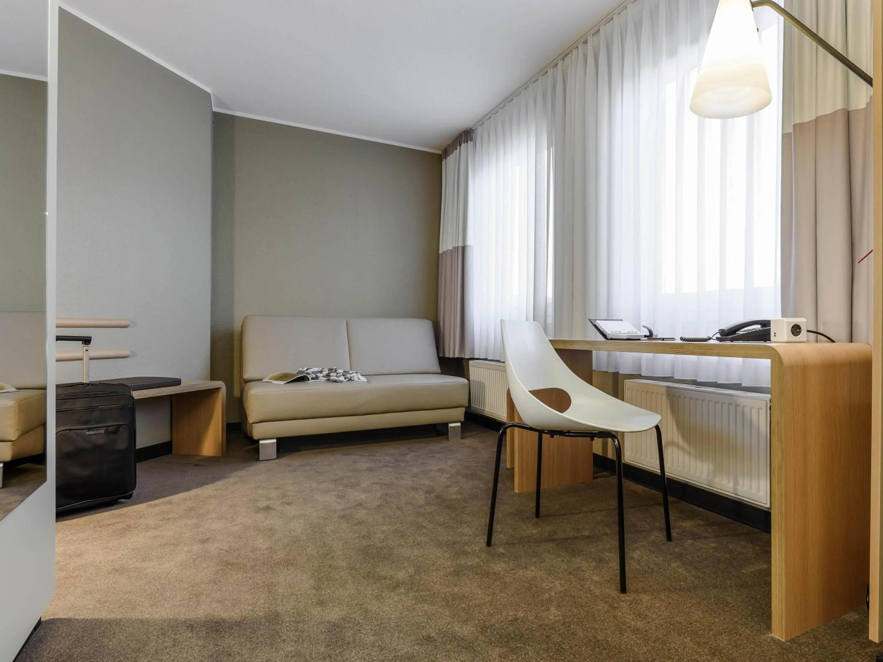 Bedroom in ibis Frankfurt Centrum