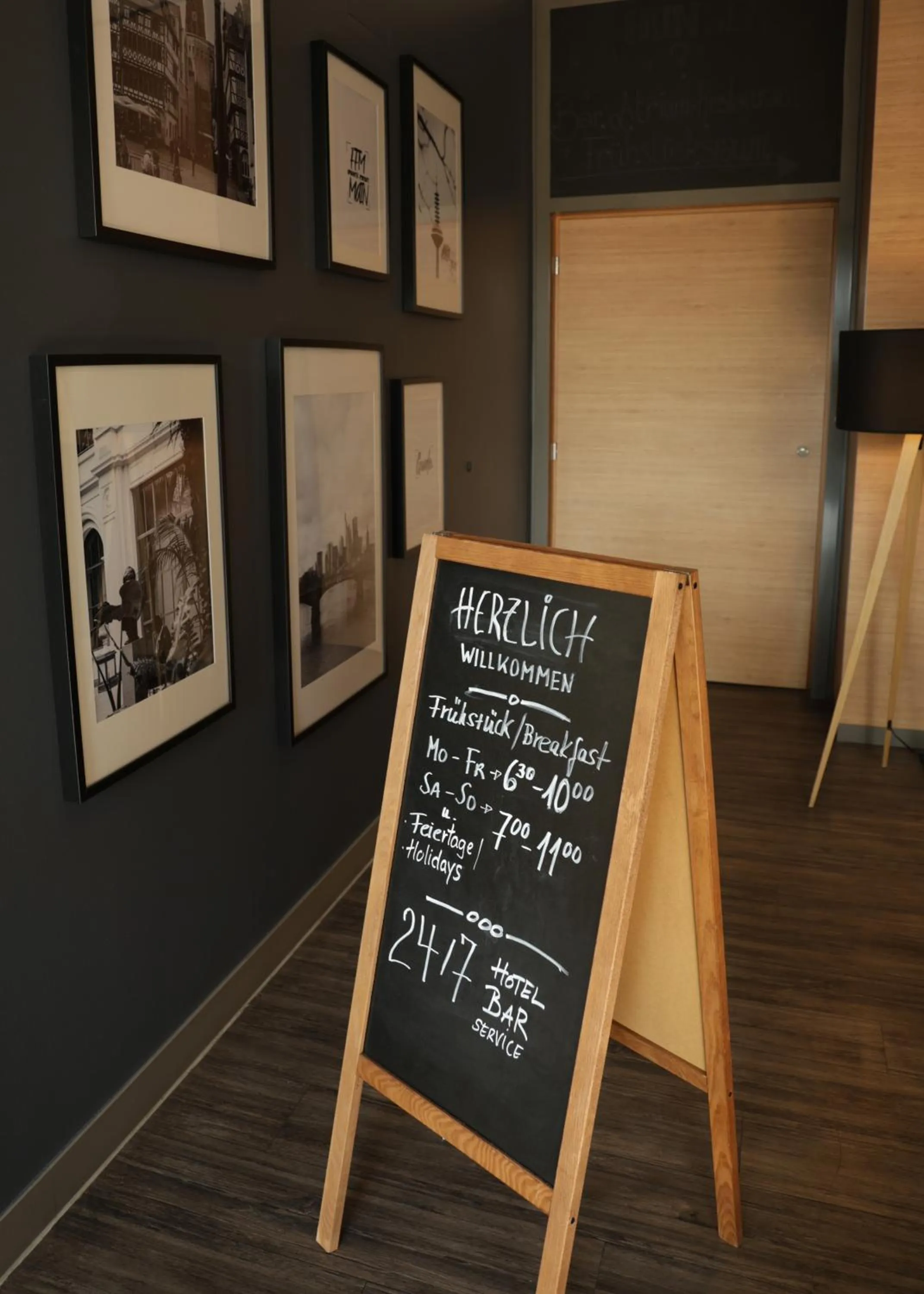 Lobby or reception in ibis Frankfurt Centrum