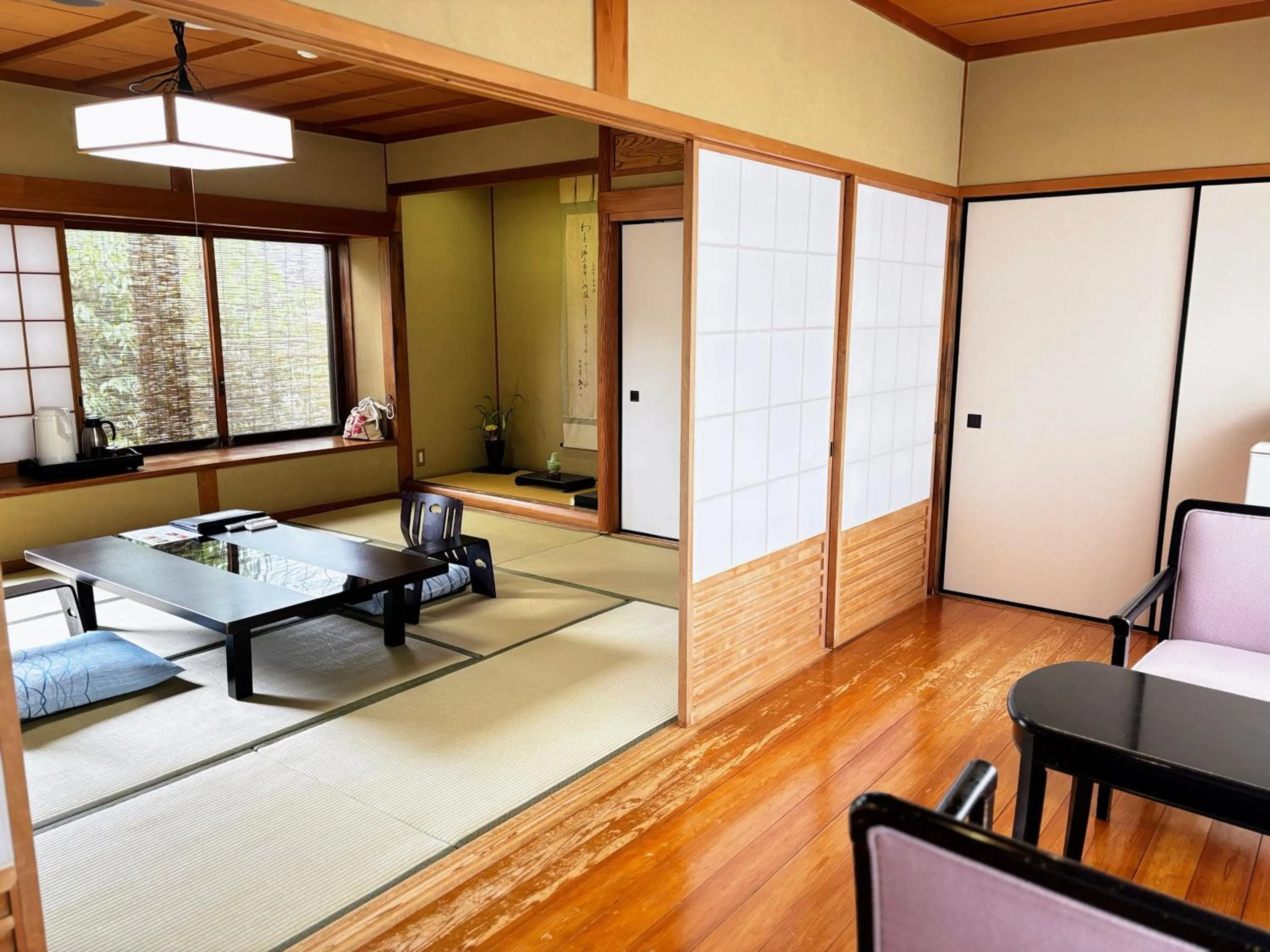 Photo of the whole room in Yufuin Santoukan