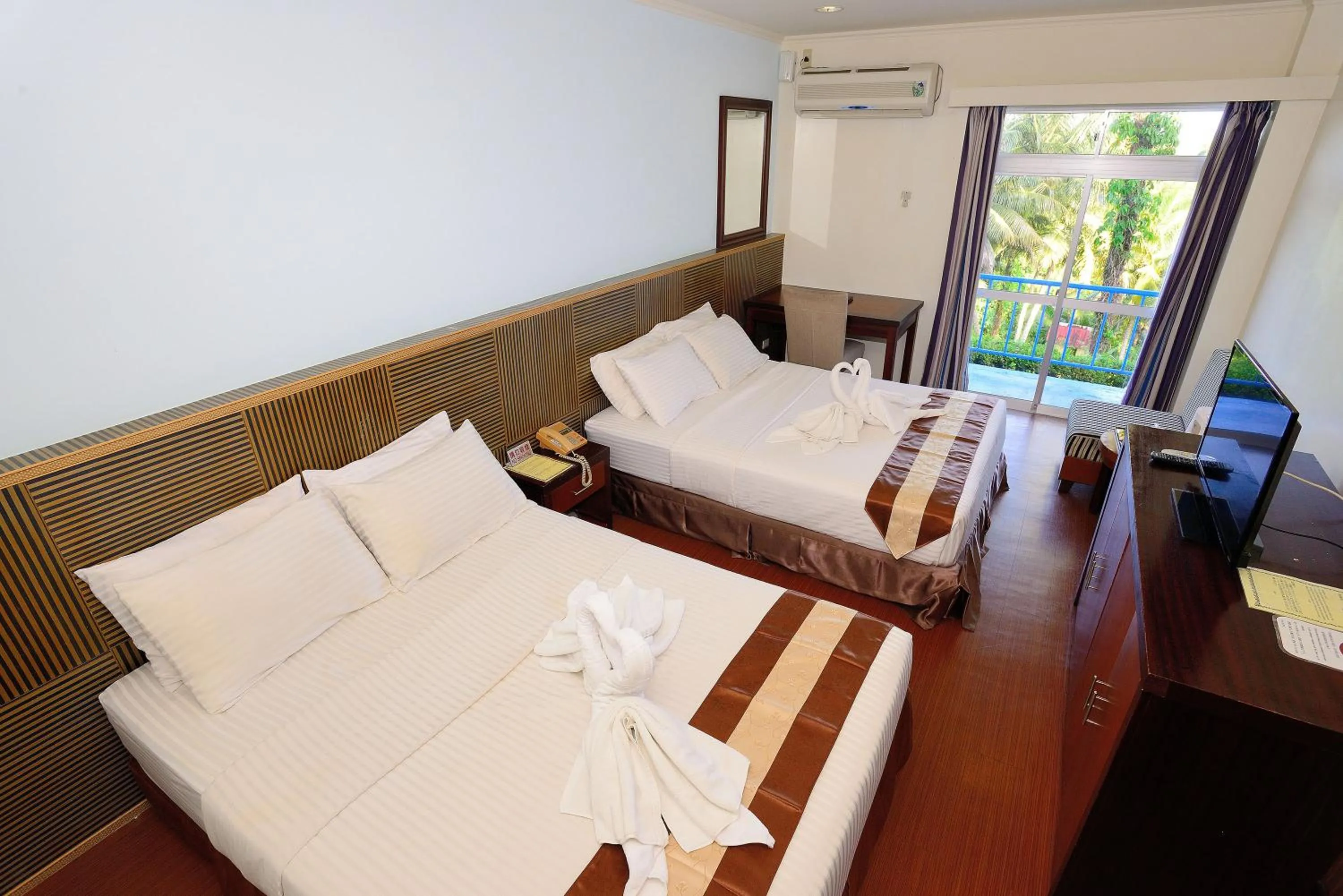 Day, Bed in Airai Water Paradise Hotel & Spa