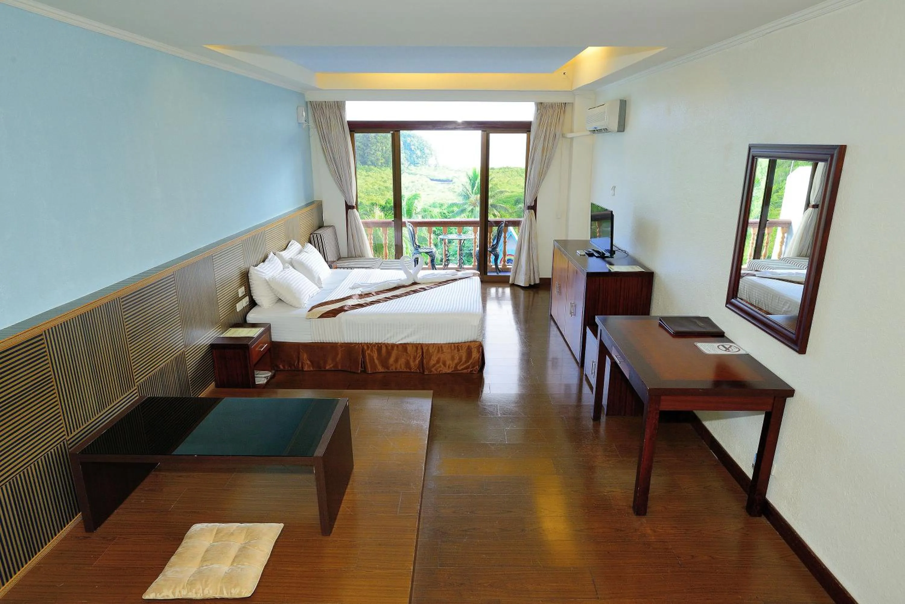 Day, Bed in Airai Water Paradise Hotel & Spa