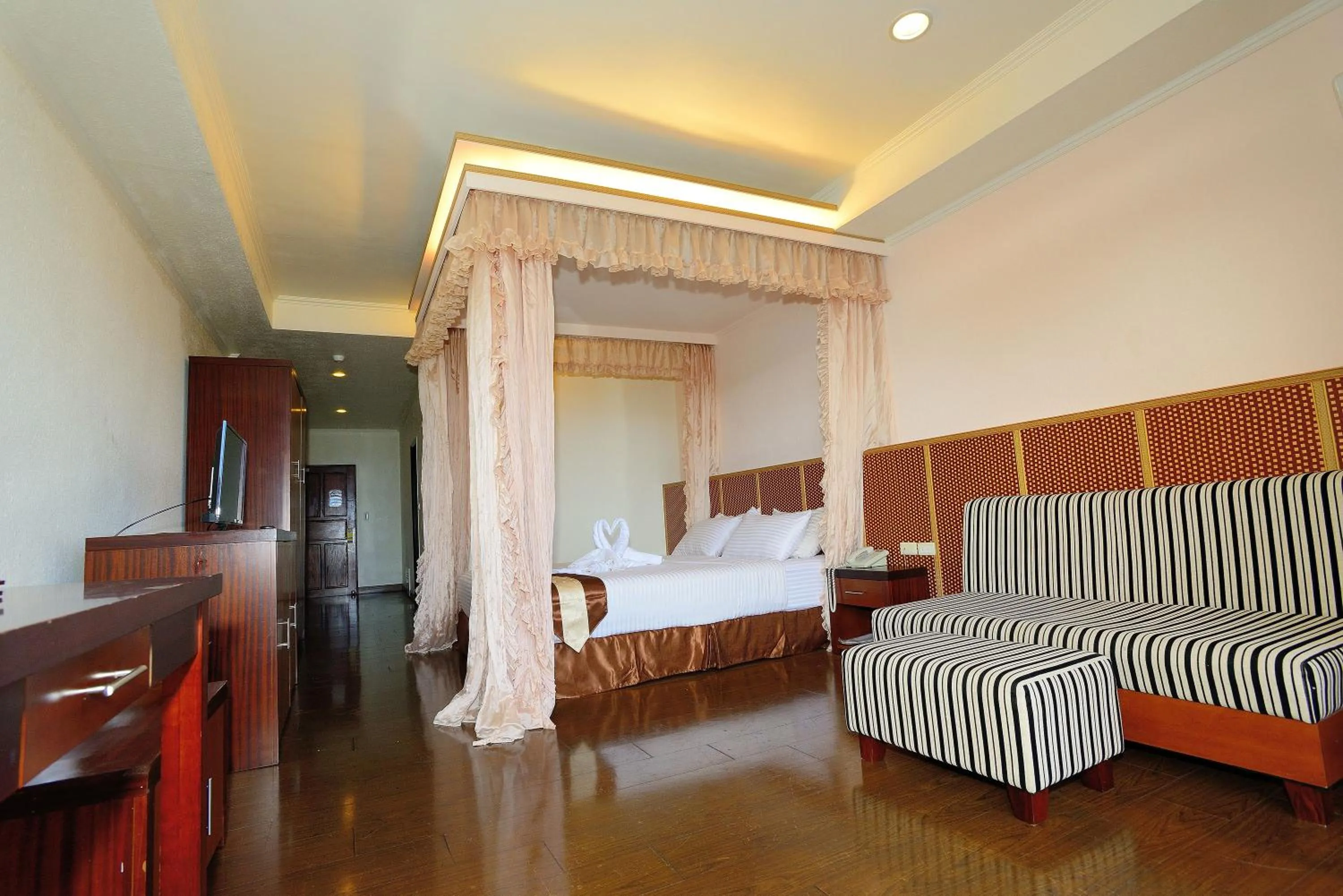 Photo of the whole room, Bed in Airai Water Paradise Hotel & Spa