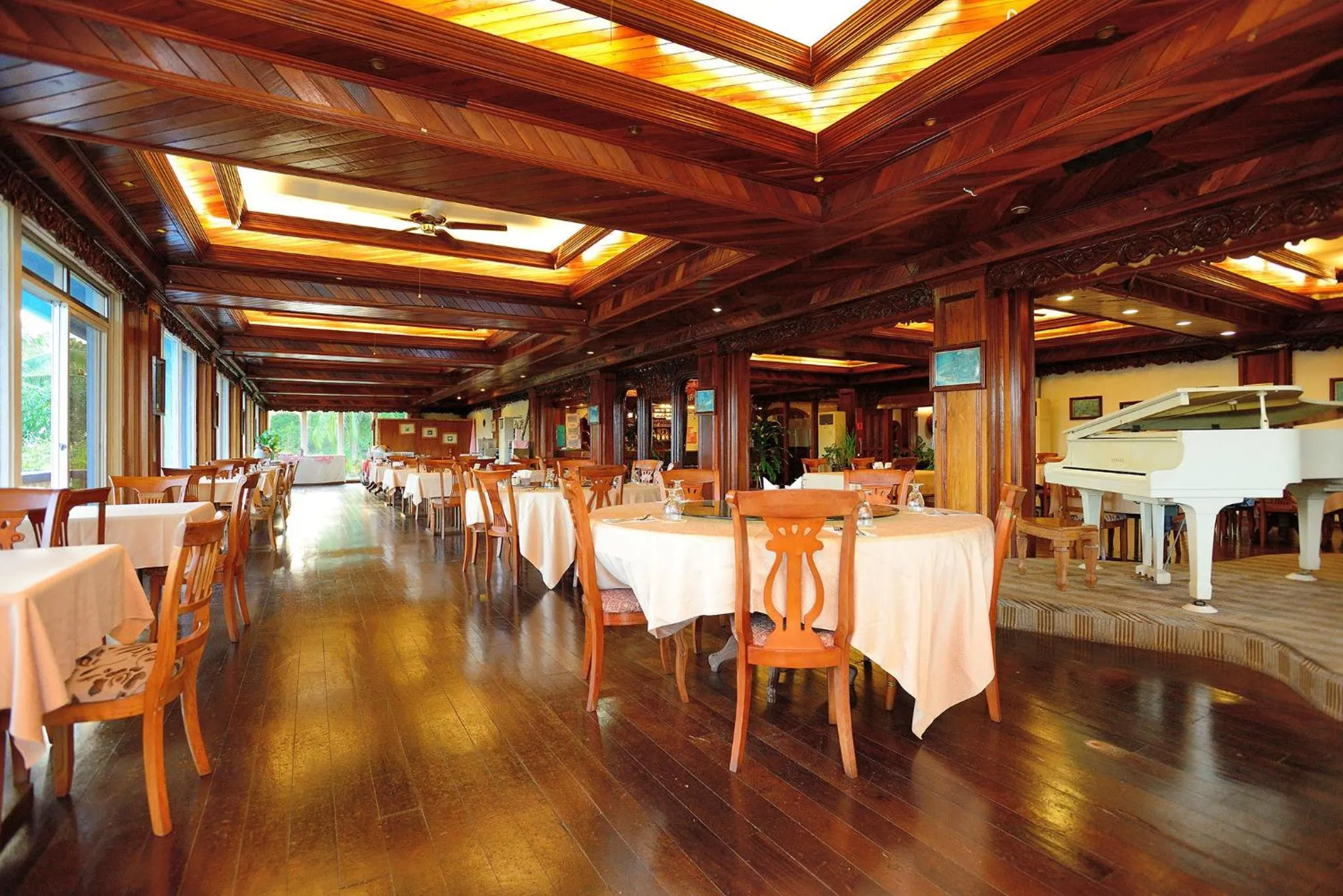 Restaurant/places to eat in Airai Water Paradise Hotel & Spa
