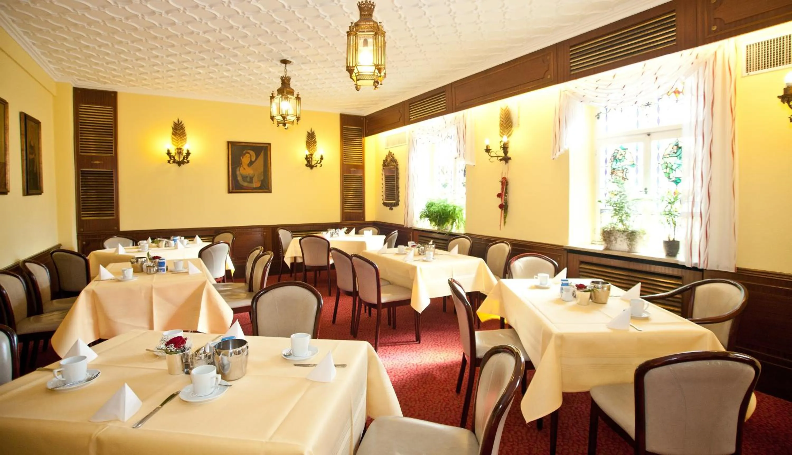 Restaurant/places to eat in Hotel Strauss