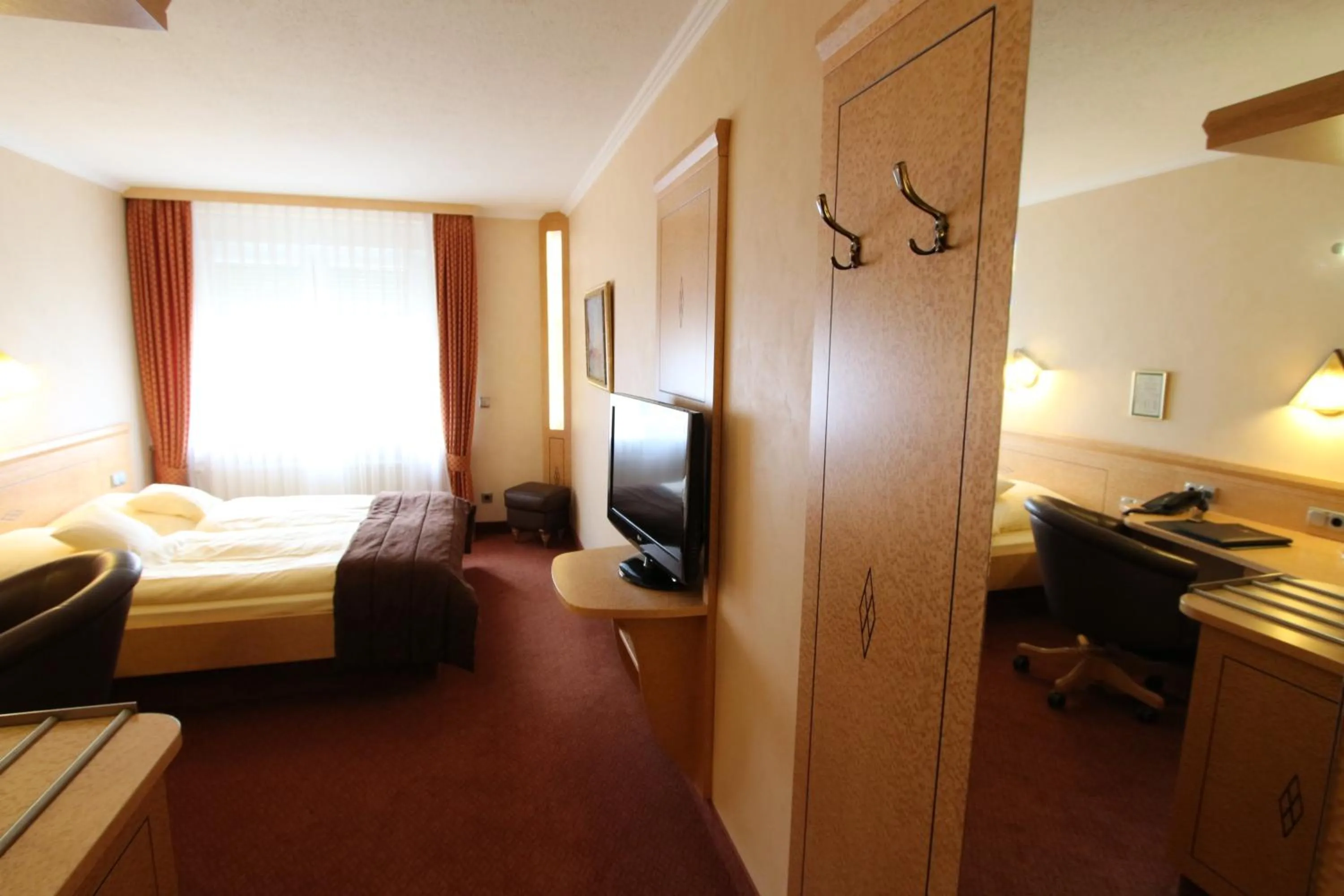 Photo of the whole room, Bed in Eden-Hotel