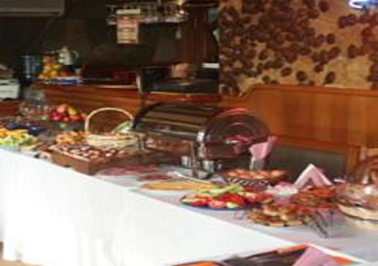 Restaurant/places to eat in Kalypso Hotel