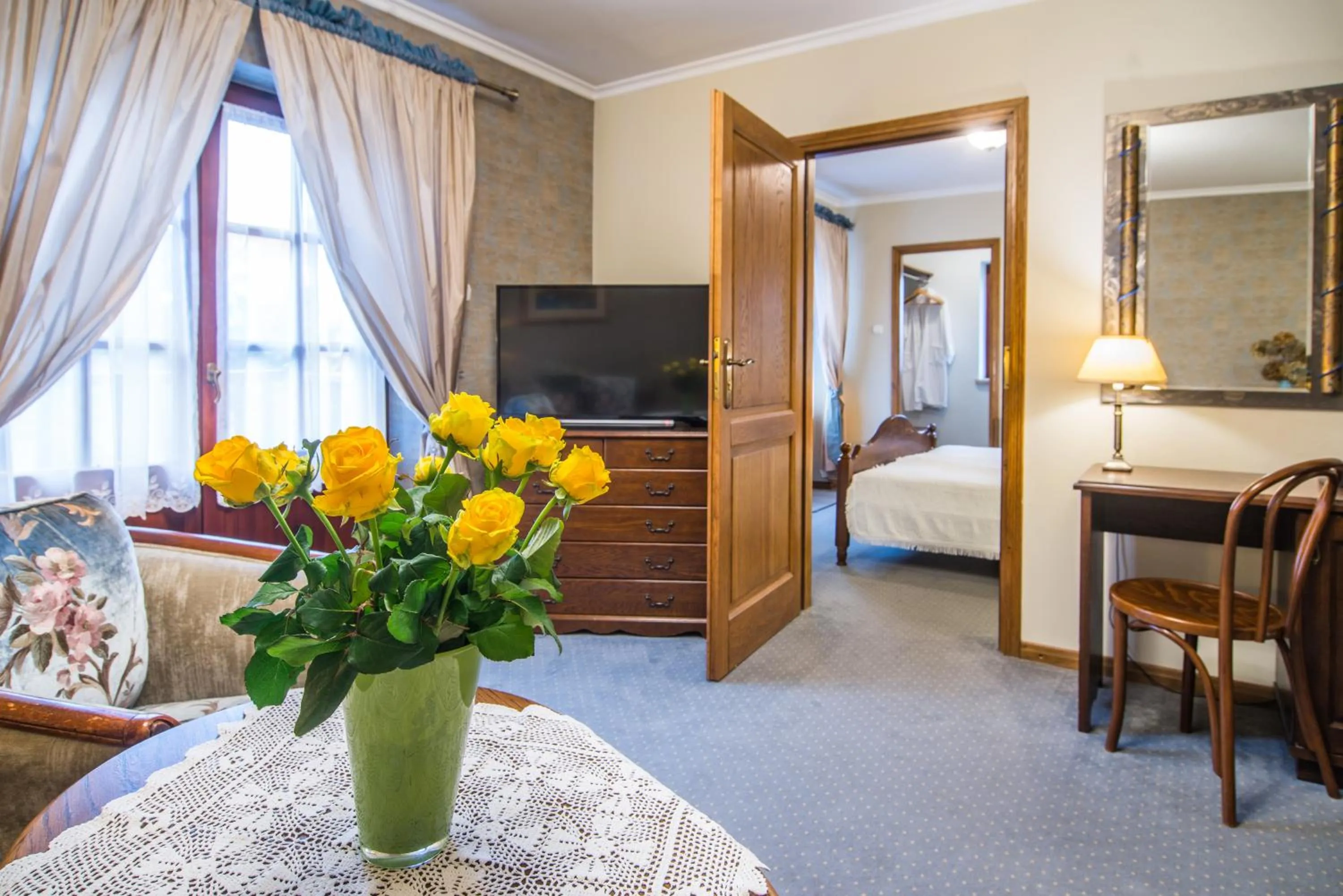 Living room, Bed in Hotel Dwa Księżyce