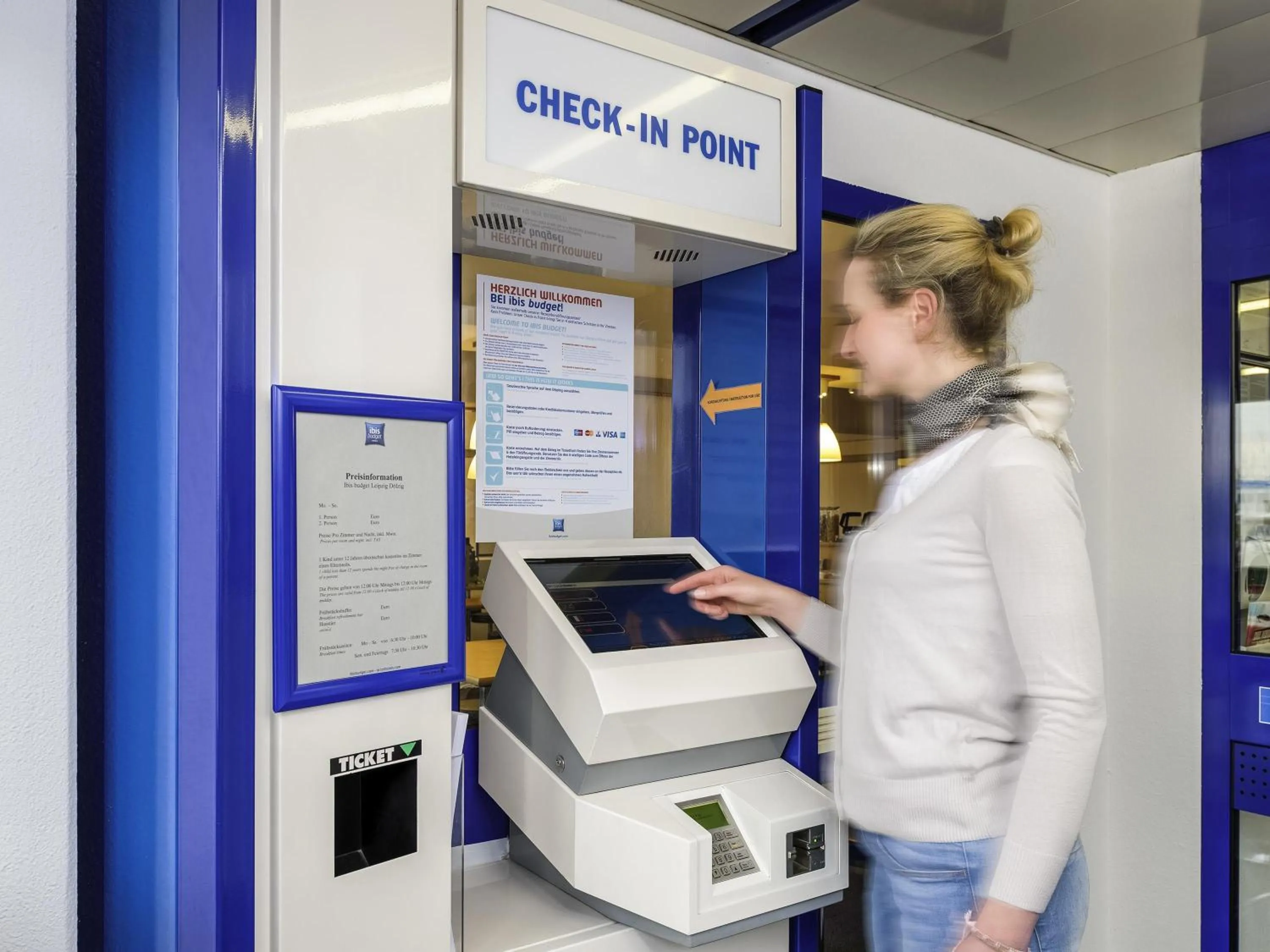 Bedroom in ibis budget Santeny