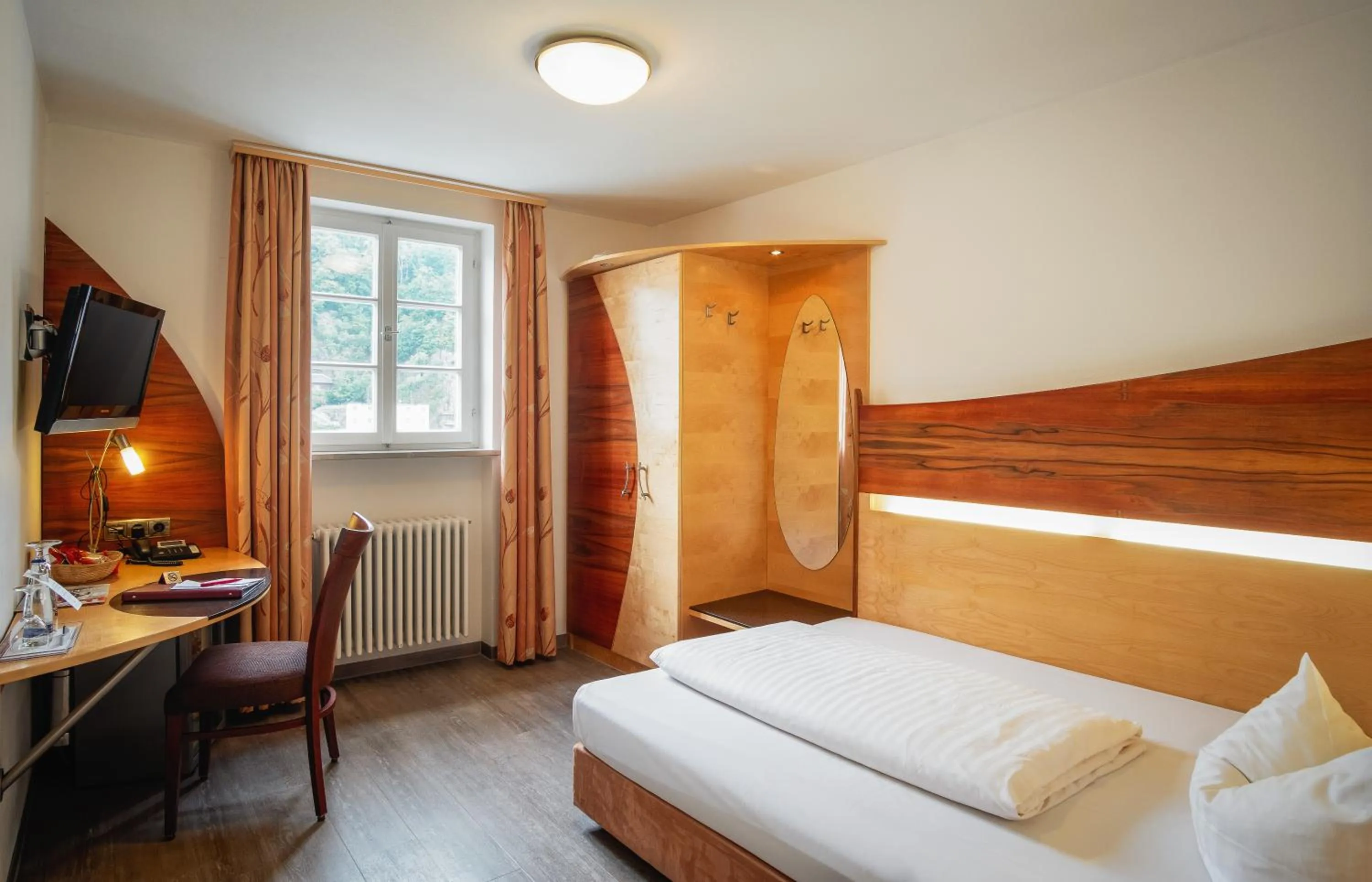 TV and multimedia, Bed in Hotel Passauer Wolf