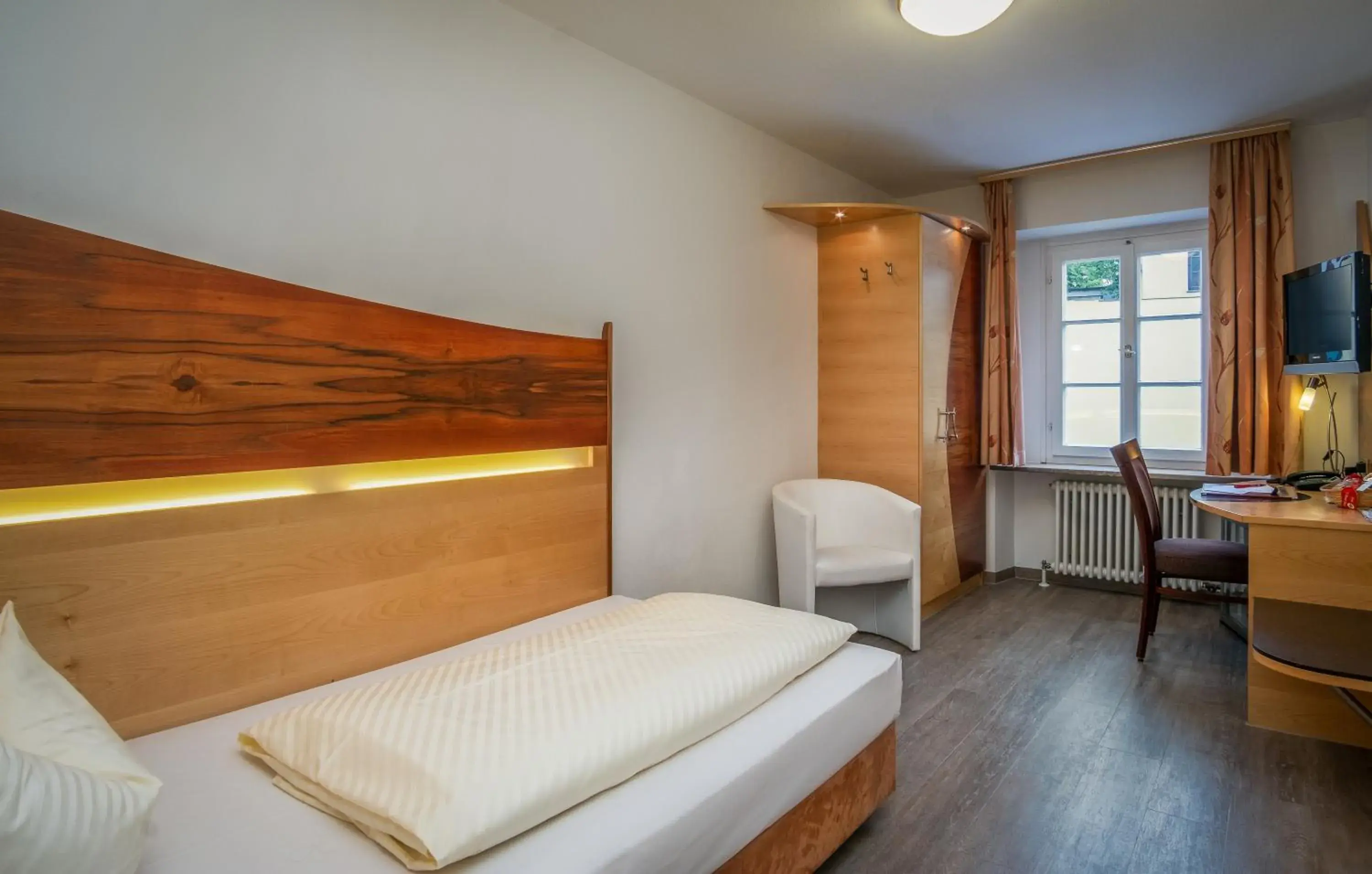 Standard Single Room in Hotel Passauer Wolf Standard Single Room in Hotel Passauer Wolf