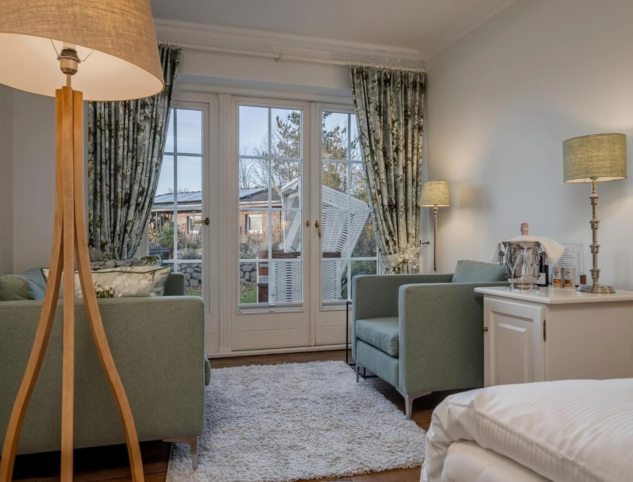 Seating area, Bed in Boutiquehotel Seiler Hof Keitum