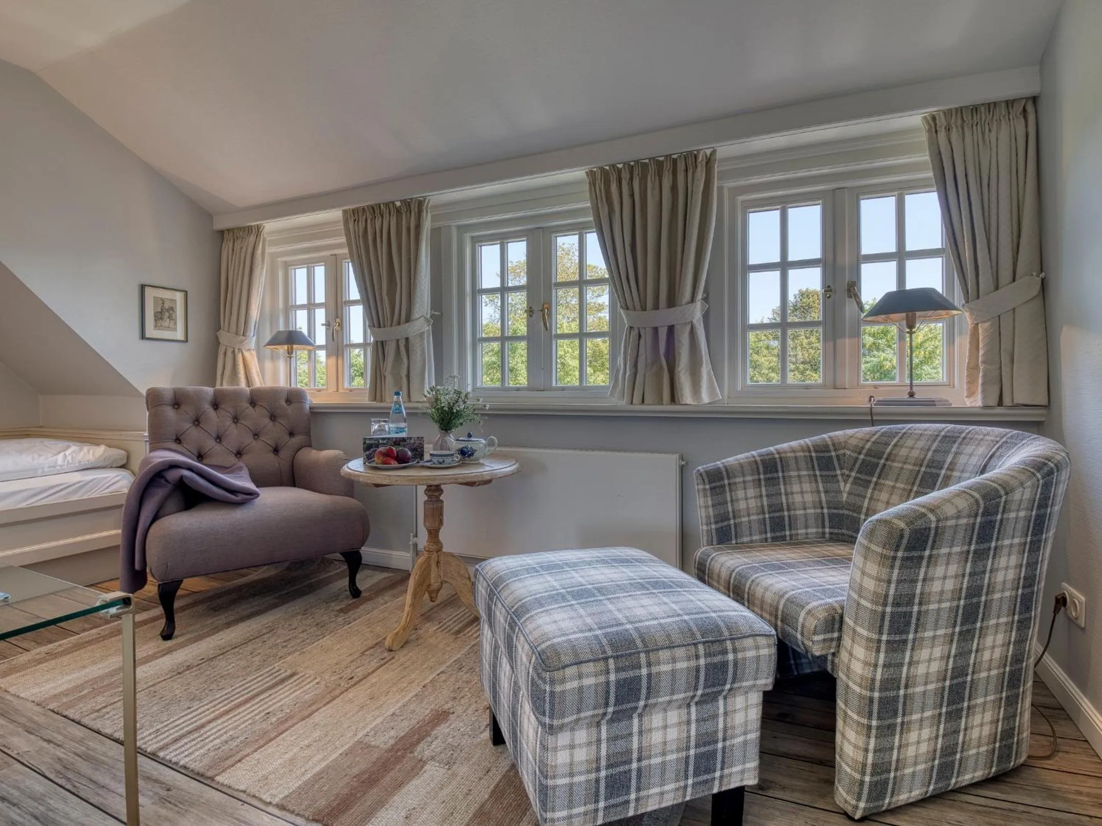 Seating area, Bed in Boutiquehotel Seiler Hof Keitum