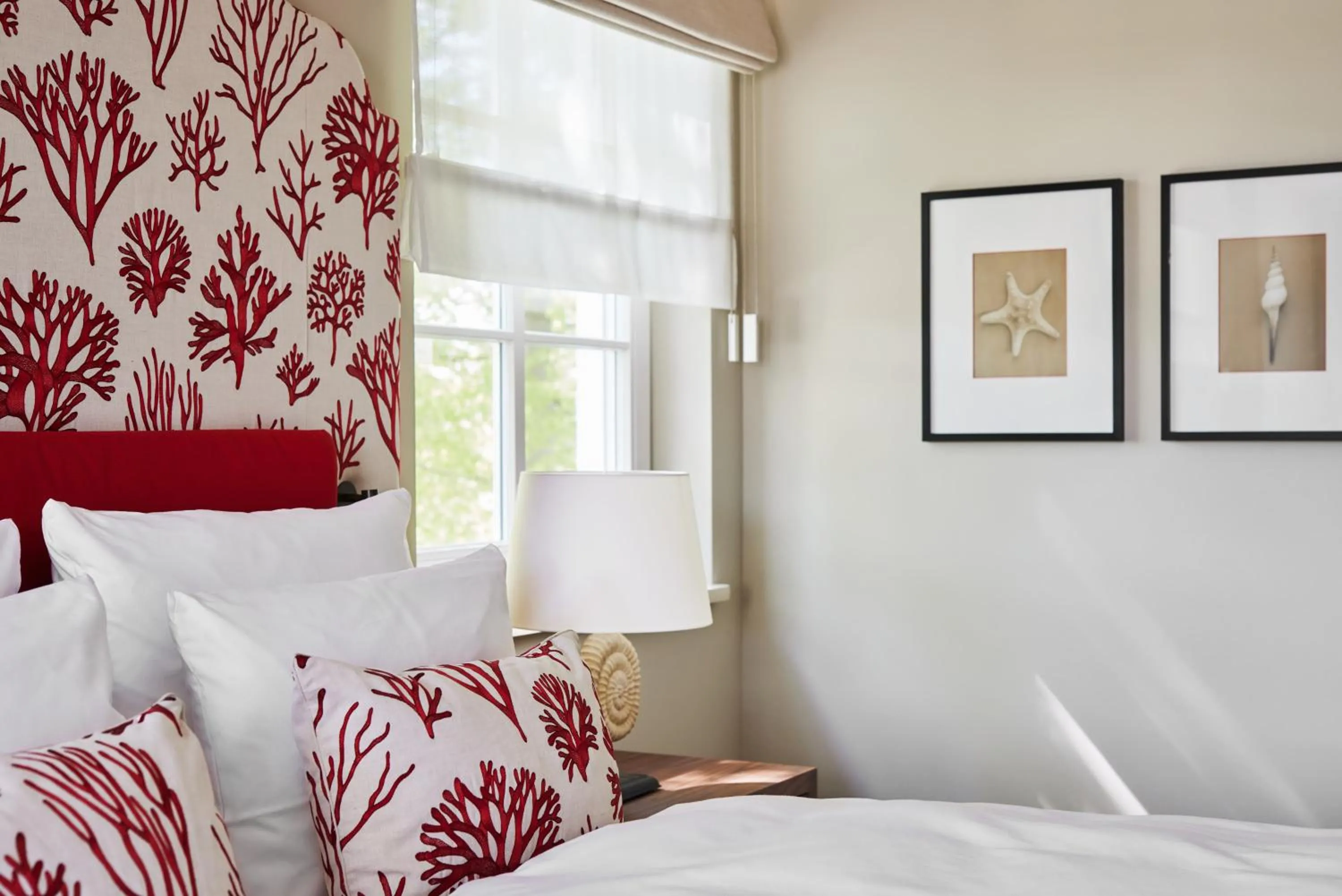 Bed in Strandhotel Zingst