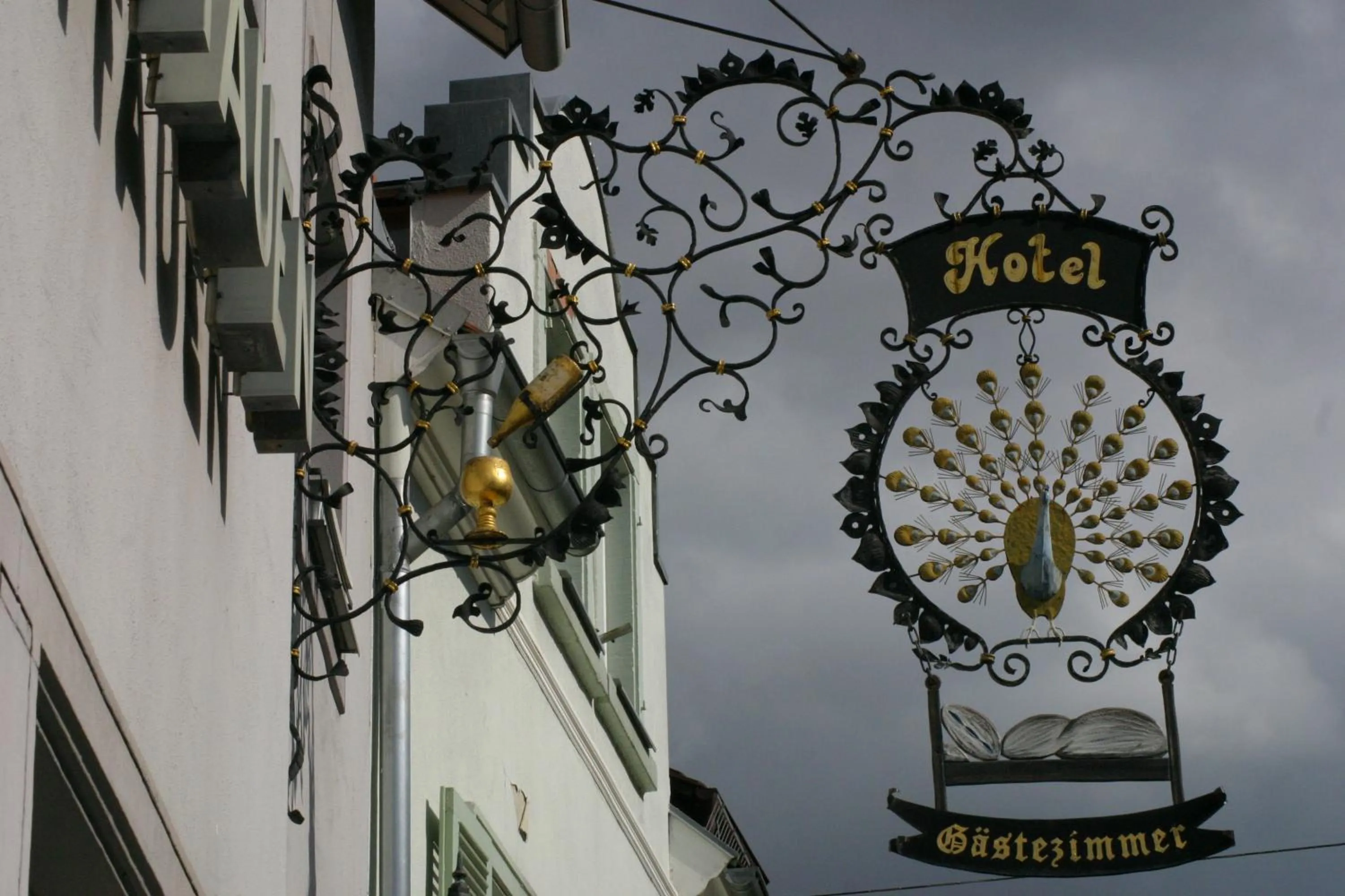 Facade/entrance in TIPTOP Hotel Garni Pfauen