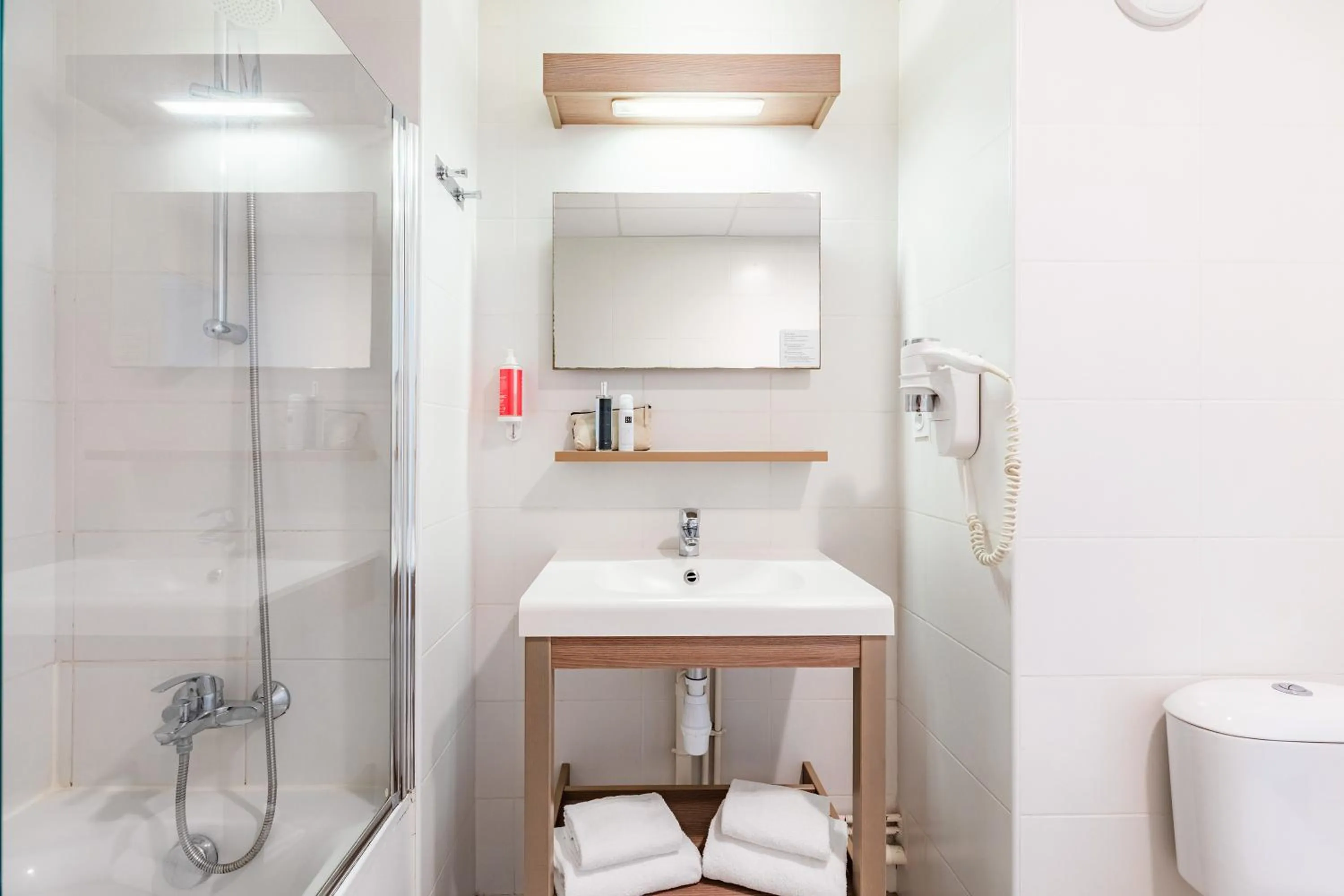 Shower in Appart'City Confort Perpignan Centre Gare