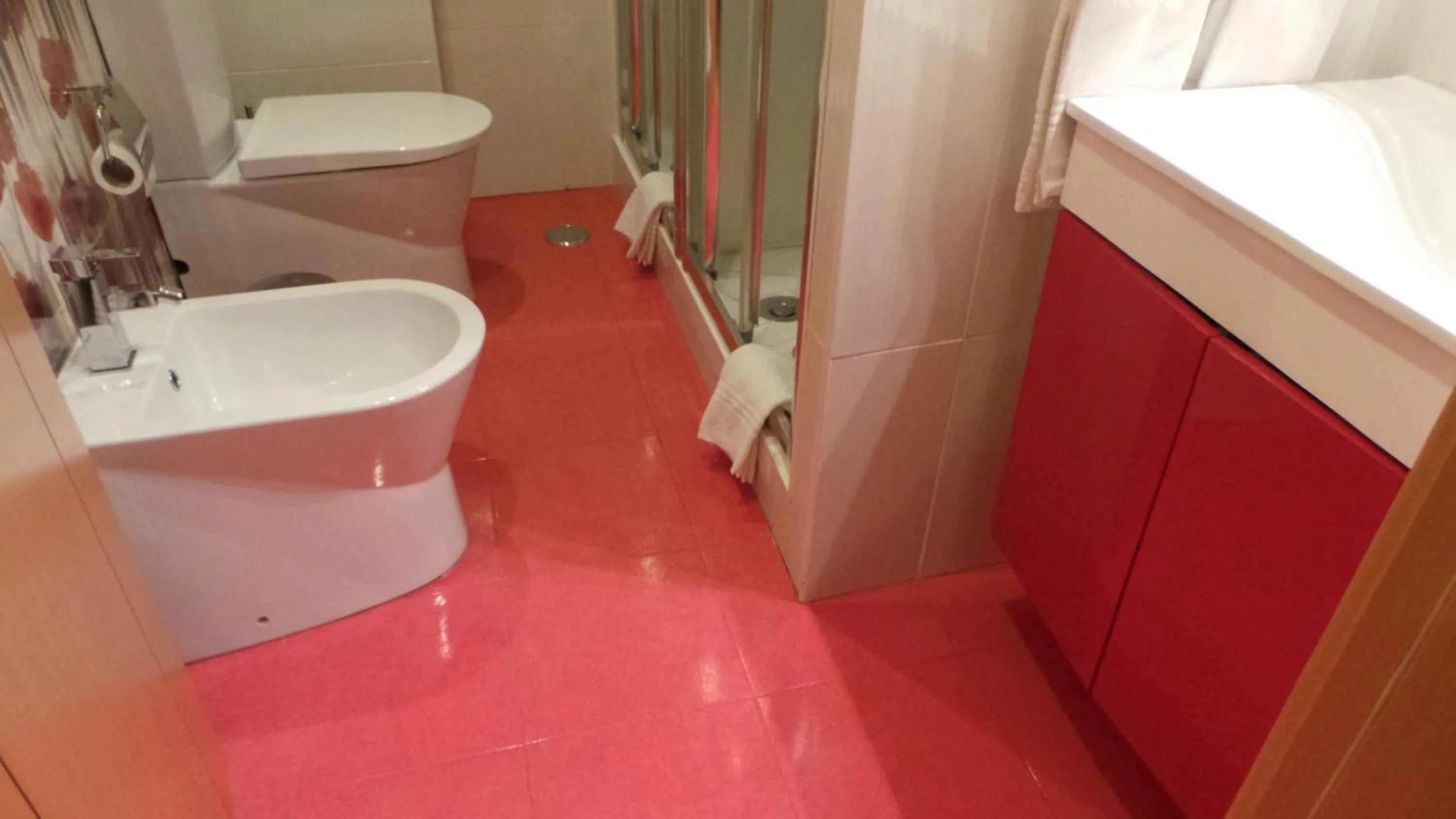 Bathroom in Dom João Glamour Hotel