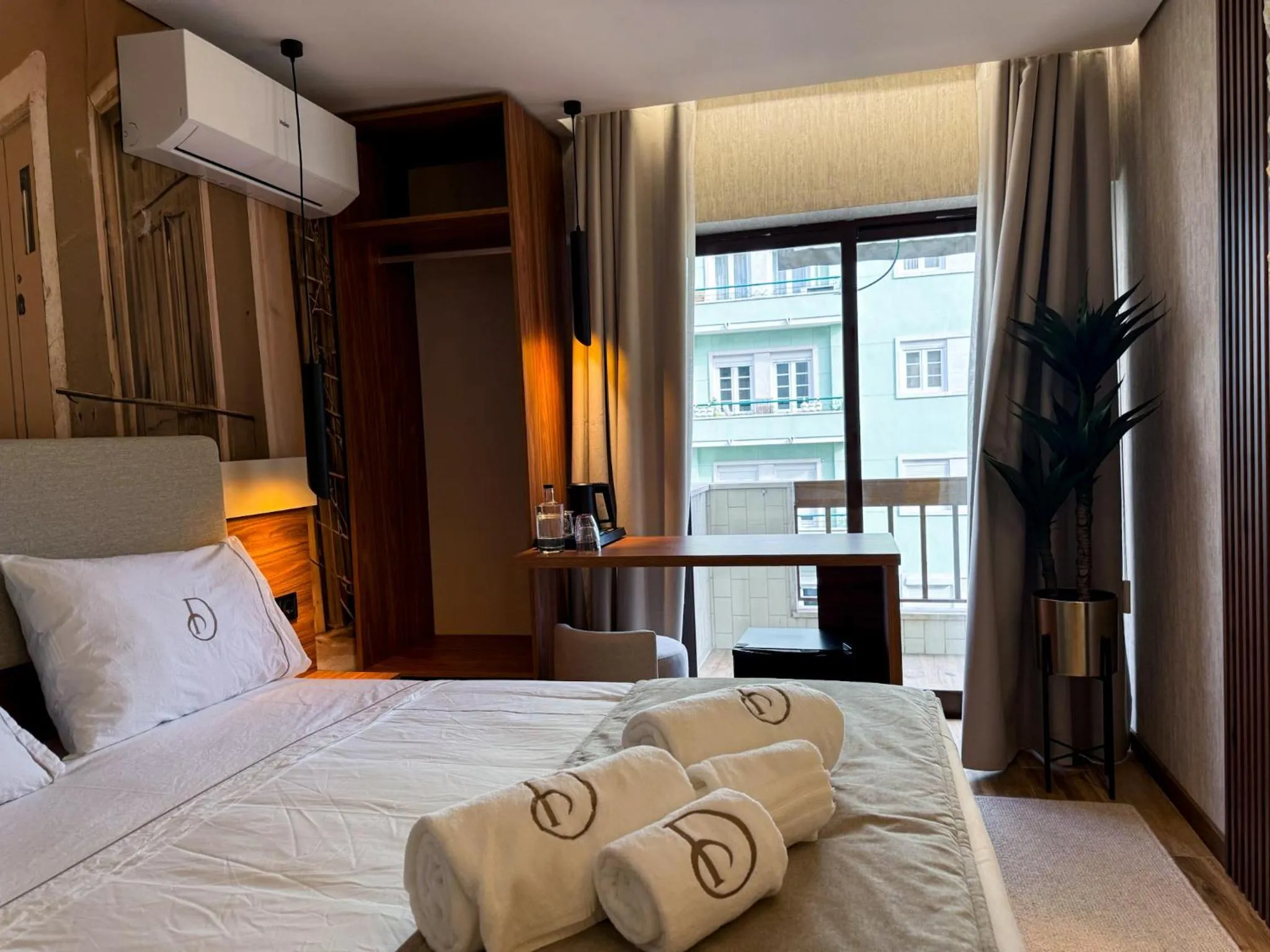 Photo of the whole room, Bed in Dom João Glamour Hotel