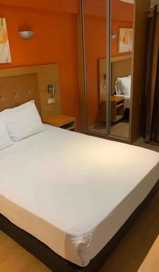 Bed in Dom João Glamour Hotel