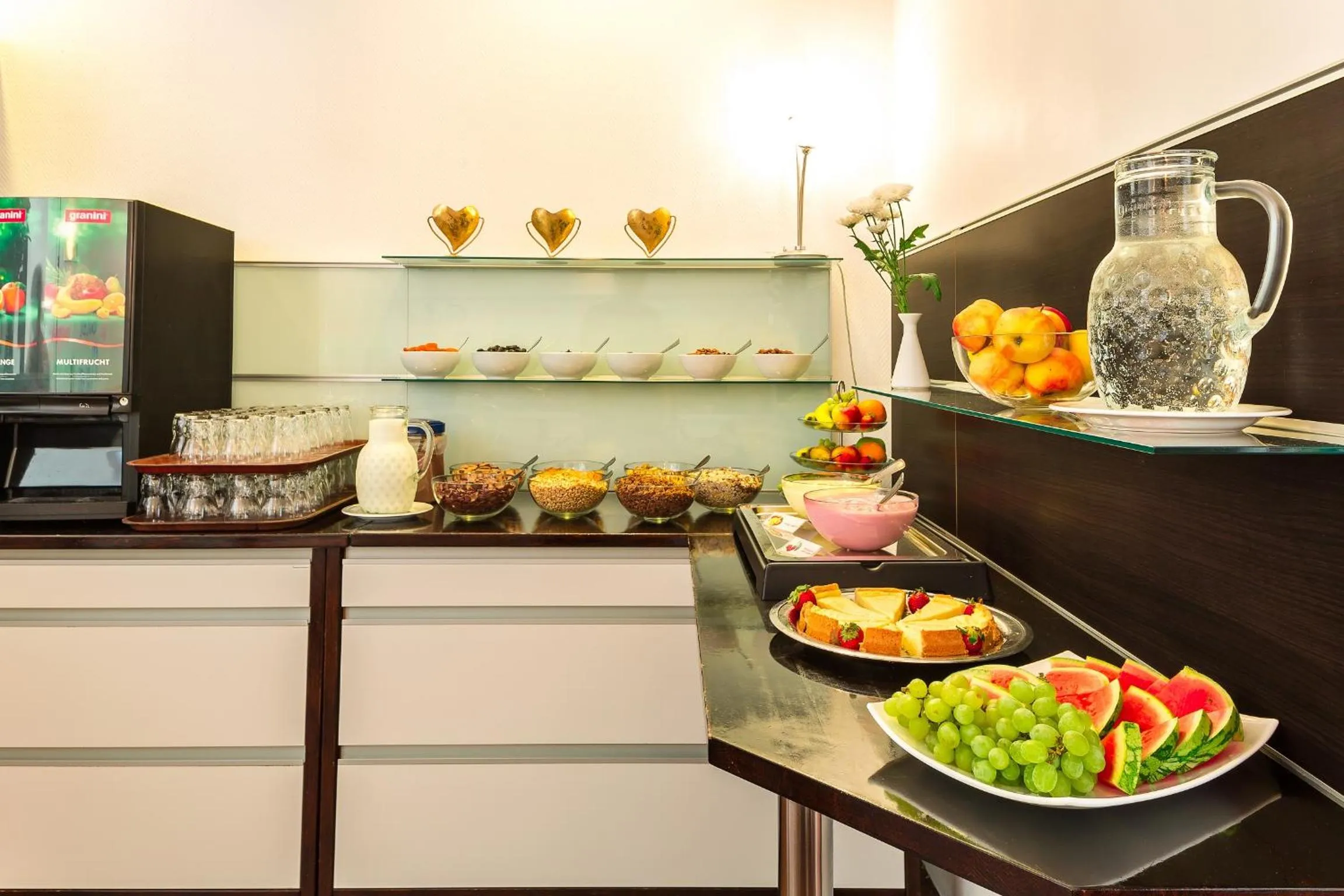 Buffet breakfast, Food in Alecsa Hotel am Olympiastadion