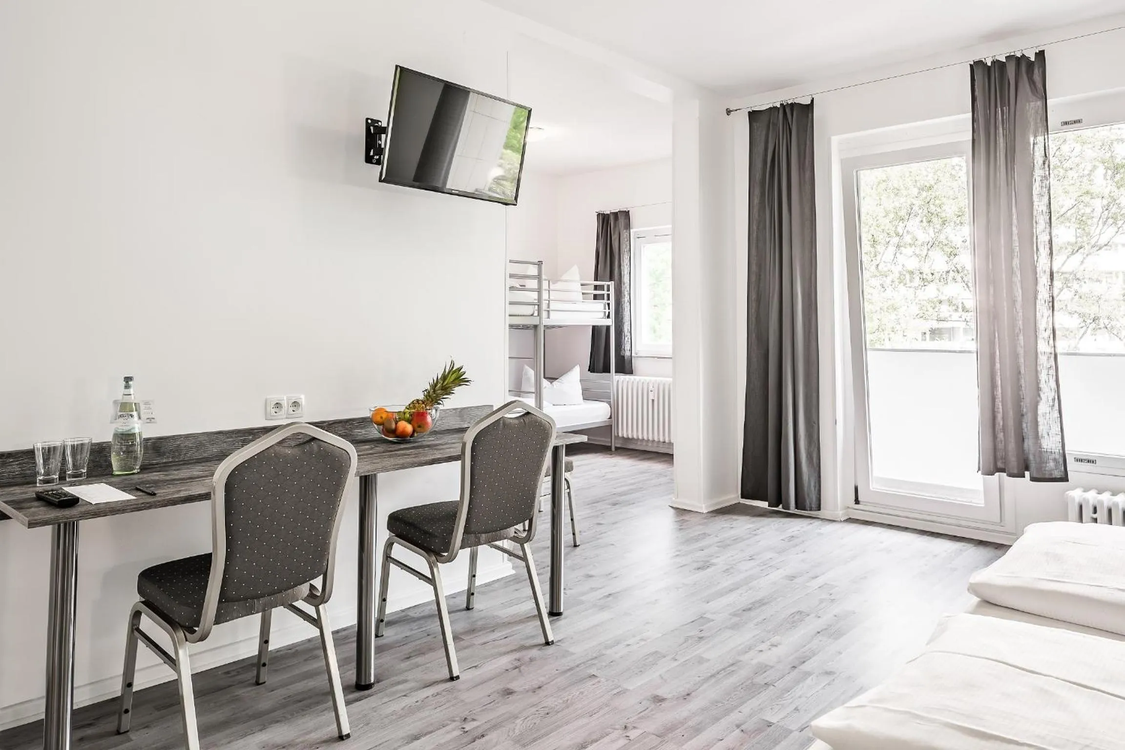 Photo of the whole room, TV/Entertainment Center in Alecsa Hotel am Olympiastadion