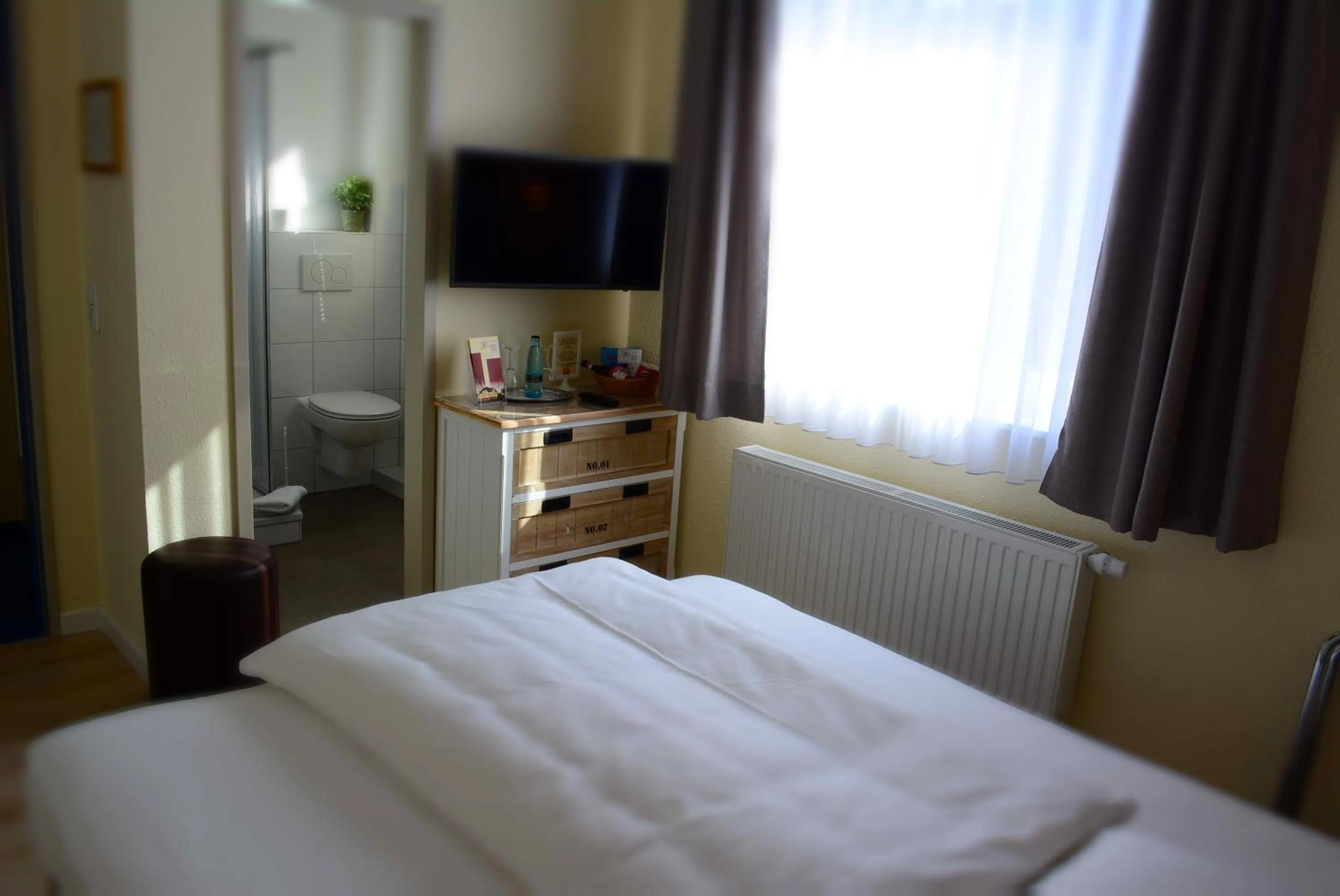 Photo of the whole room, Bed in Klausdorfer Hof