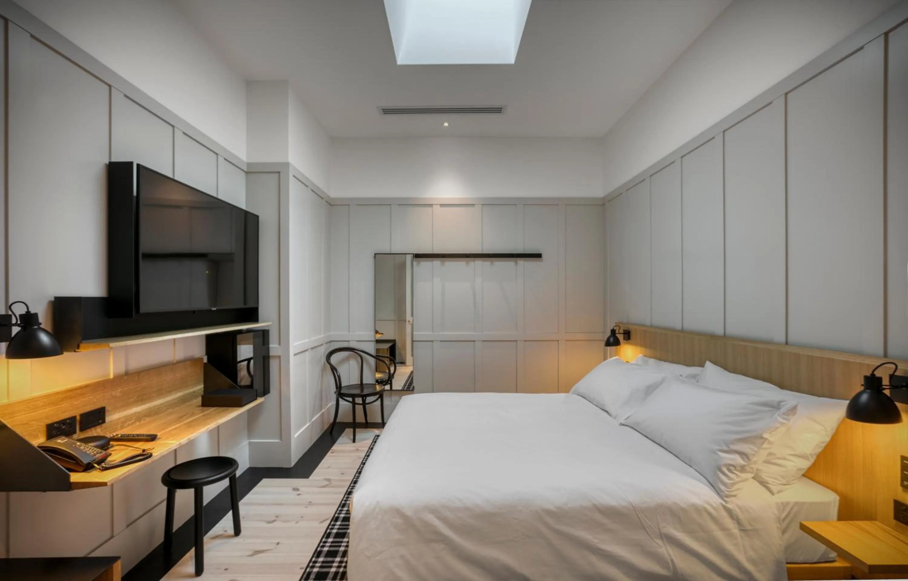 Bedroom, Bed in Farmers Home Hotel