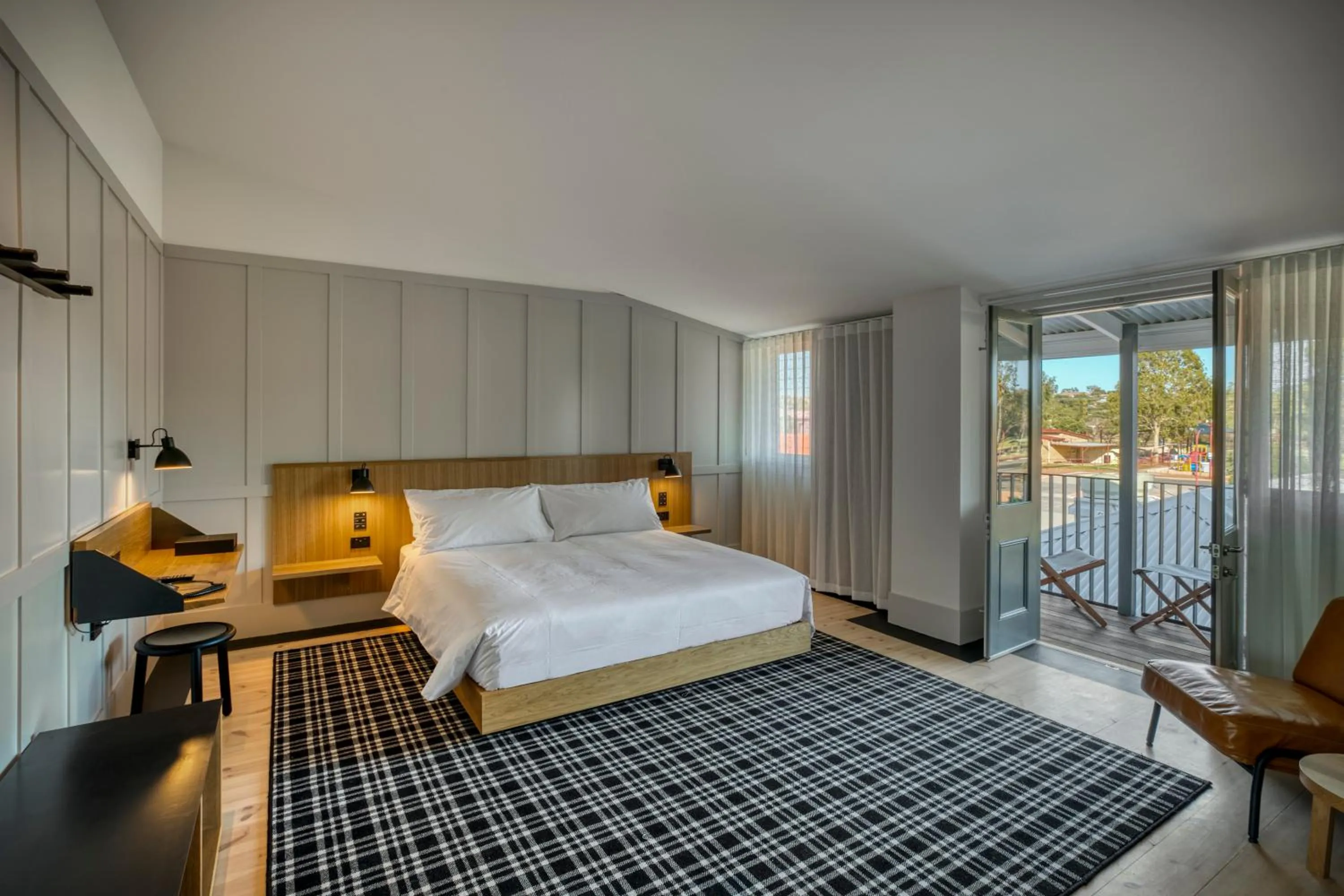 Bedroom, Bed in Farmers Home Hotel