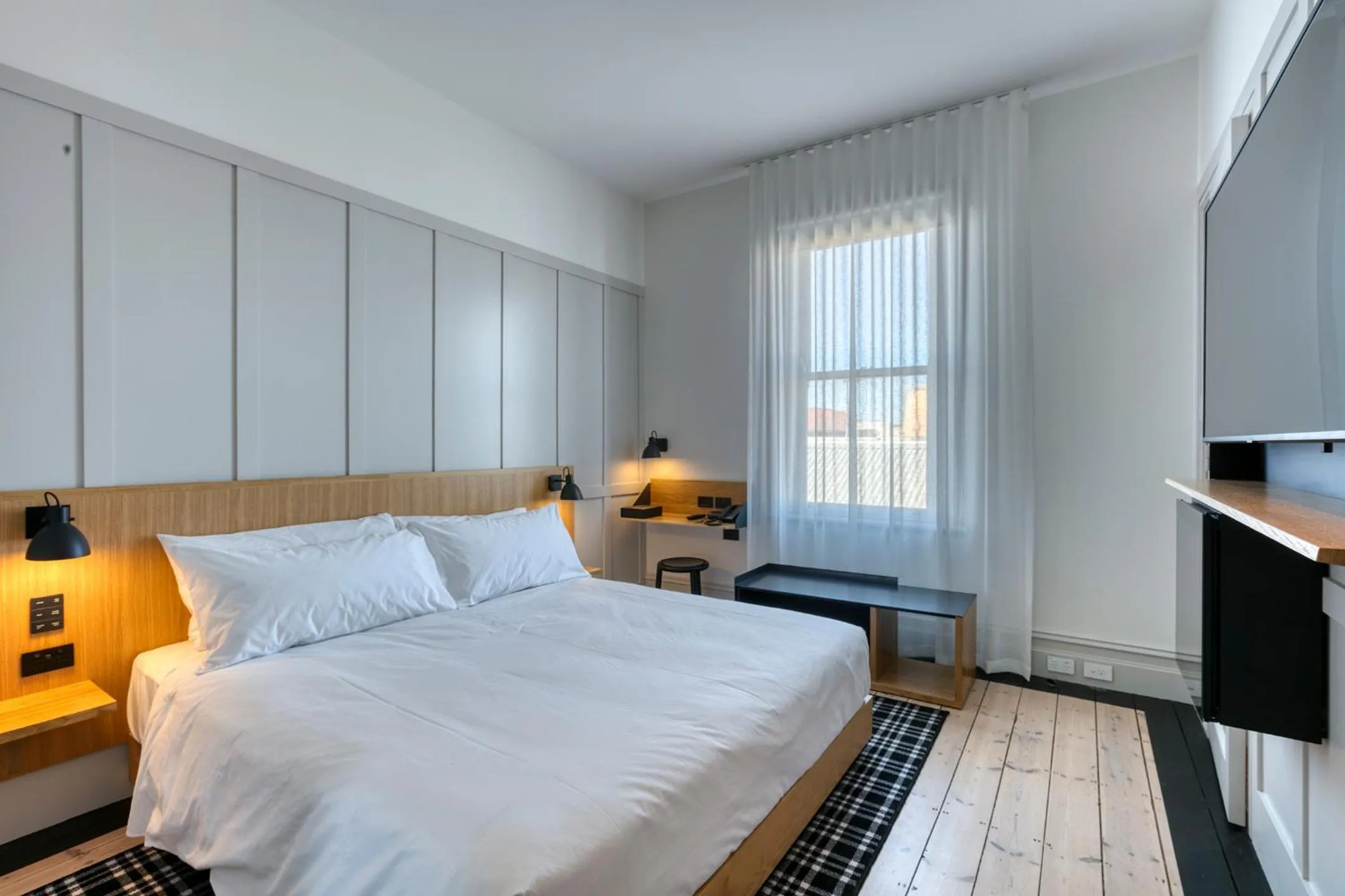 Bedroom, Bed in Farmers Home Hotel