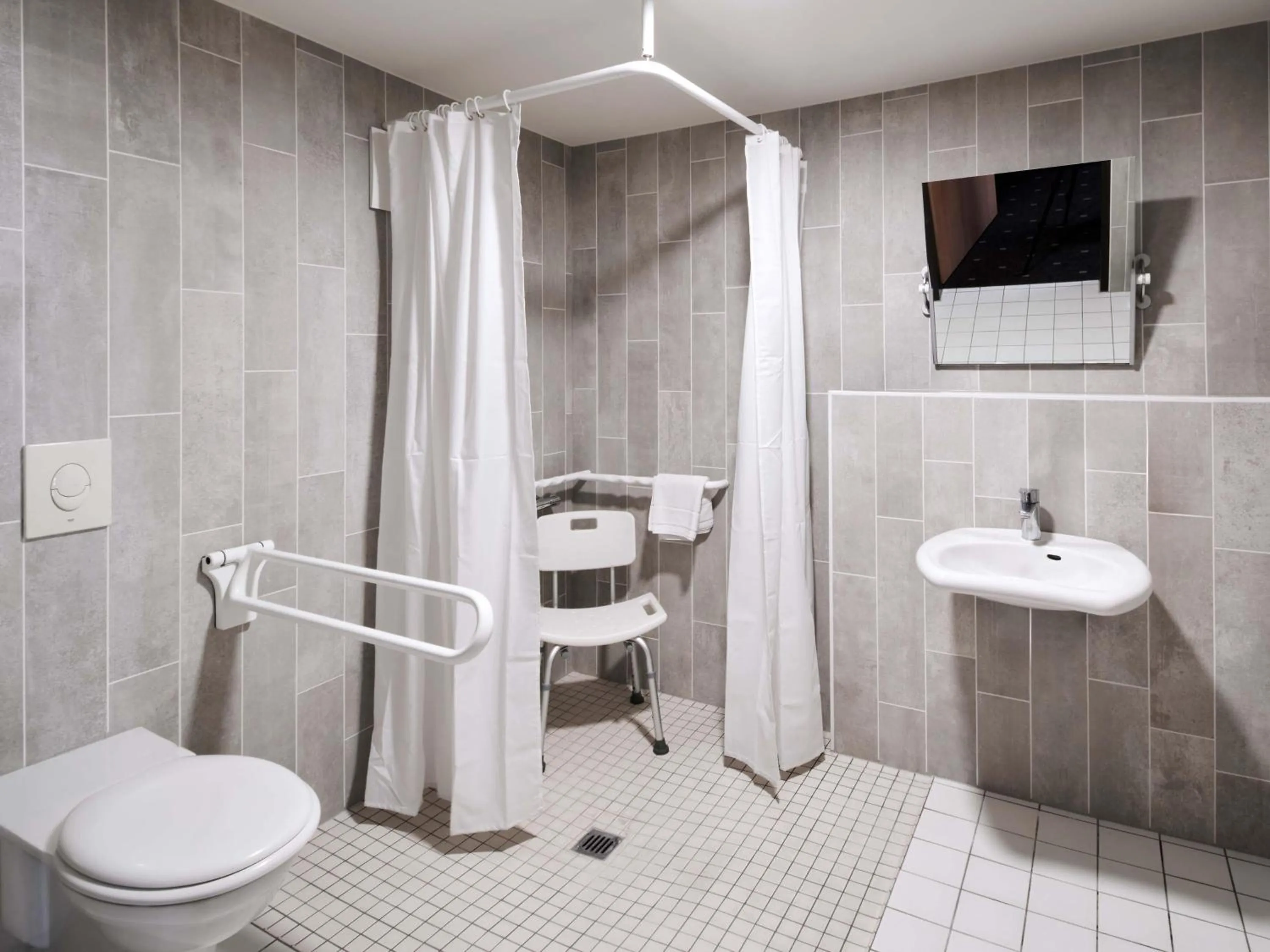 Bathroom in B&B HOTEL Frankfurt-Niederrad