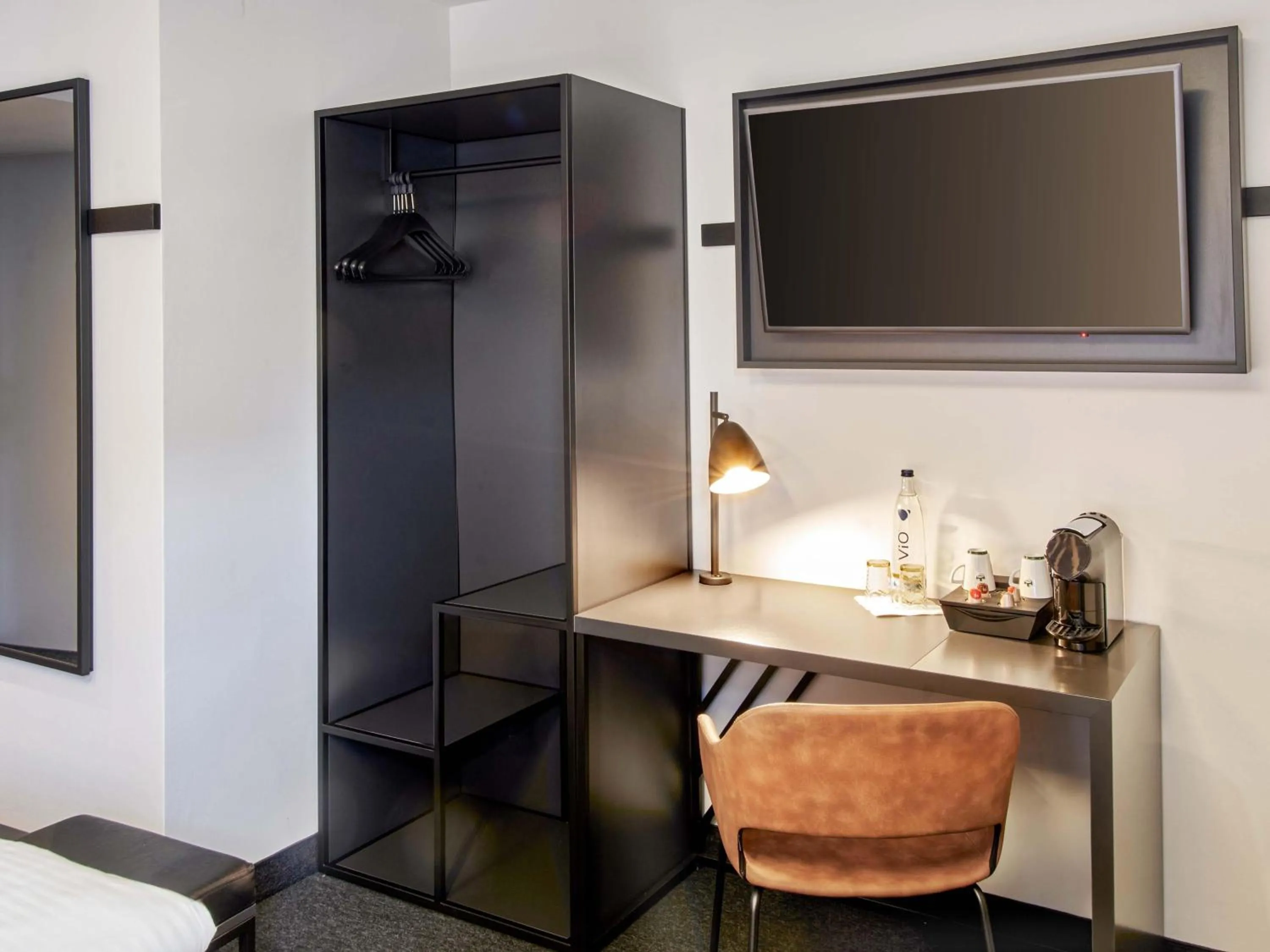 Photo of the whole room in B&B HOTEL Frankfurt-Niederrad