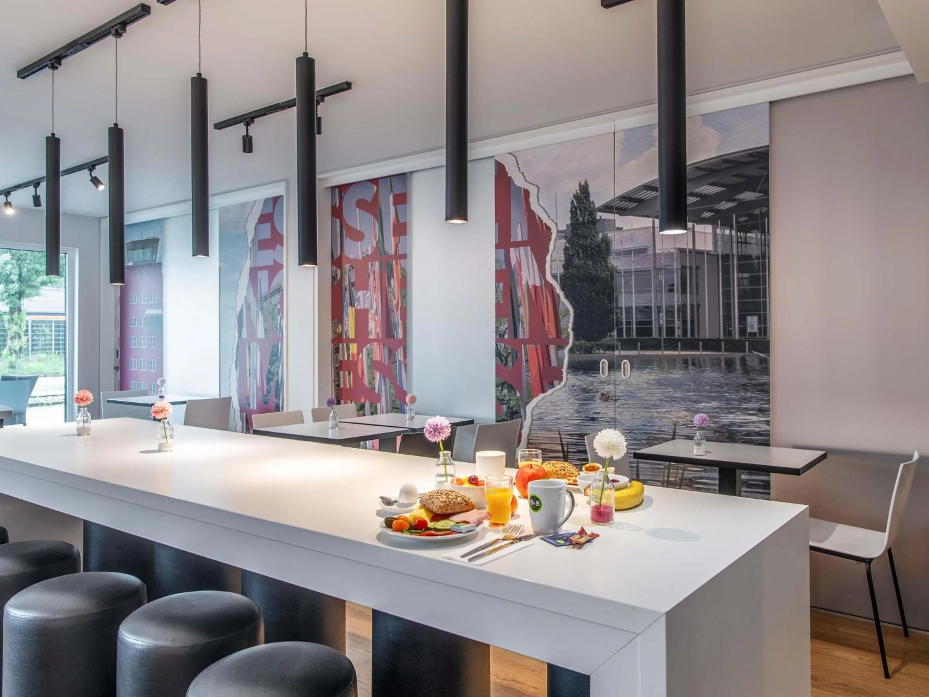 Restaurant/places to eat in B&B HOTEL München-Messe