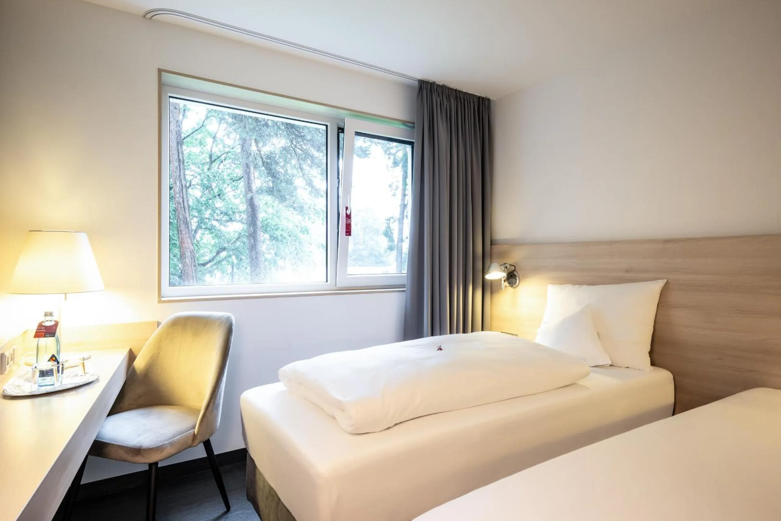 Photo of the whole room, Bed in Serways Hotel Weiskirchen Nord