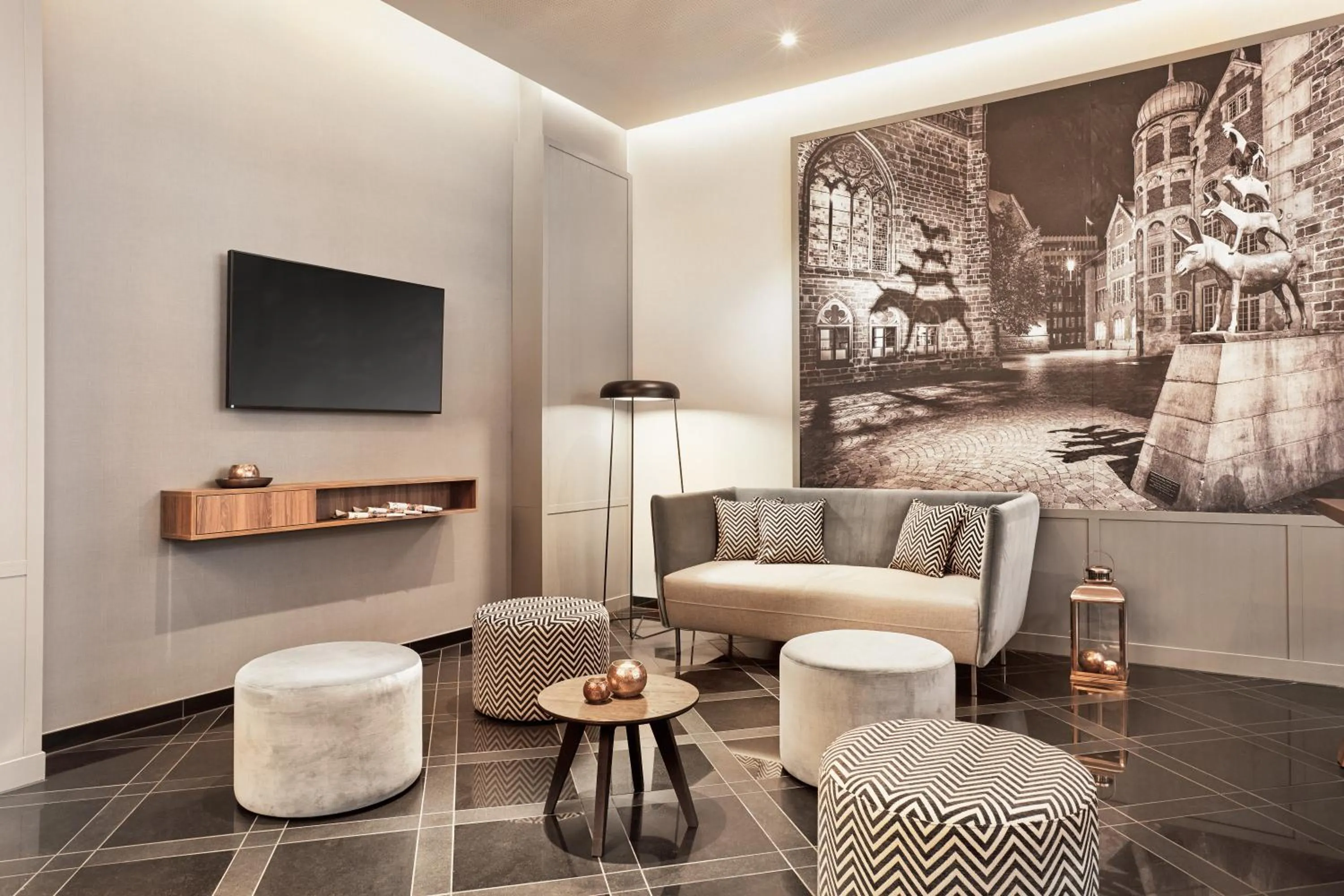 Lobby or reception in H+ Hotel Bremen