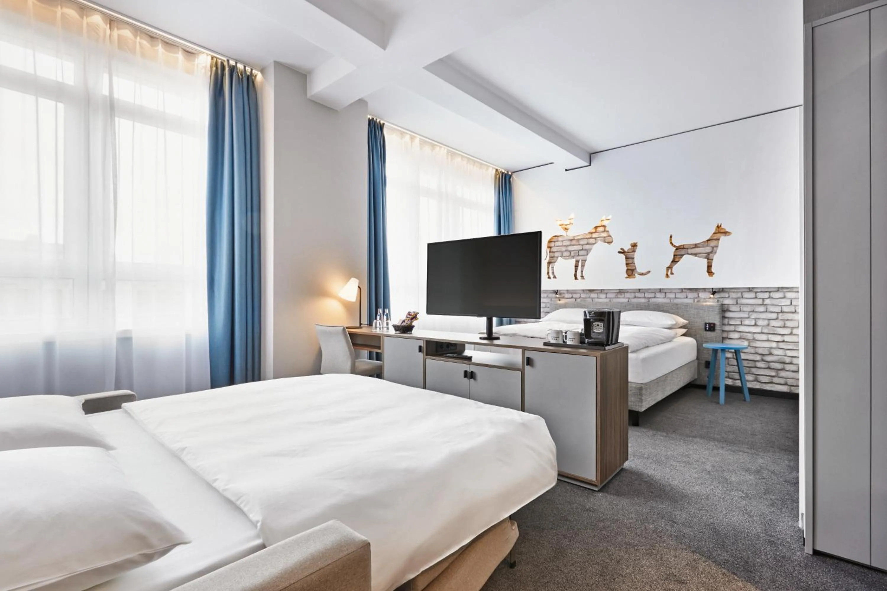 Photo of the whole room, Bed in H+ Hotel Bremen