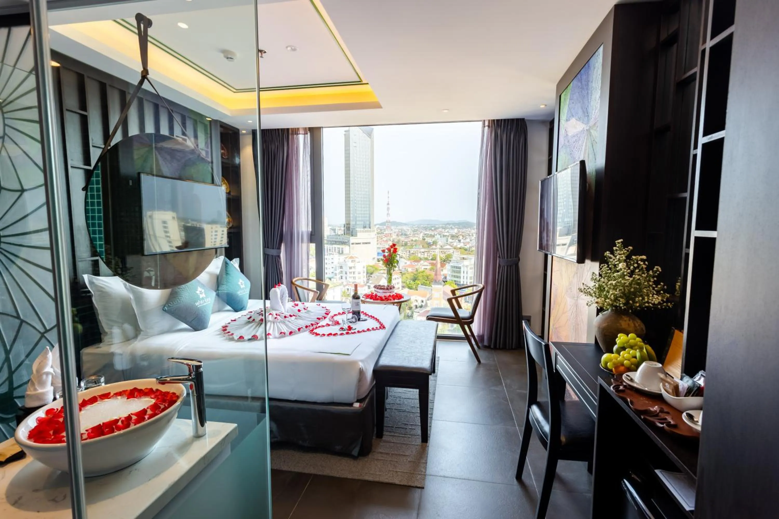 Photo of the whole room, Bed in White Lotus Hue Hotel