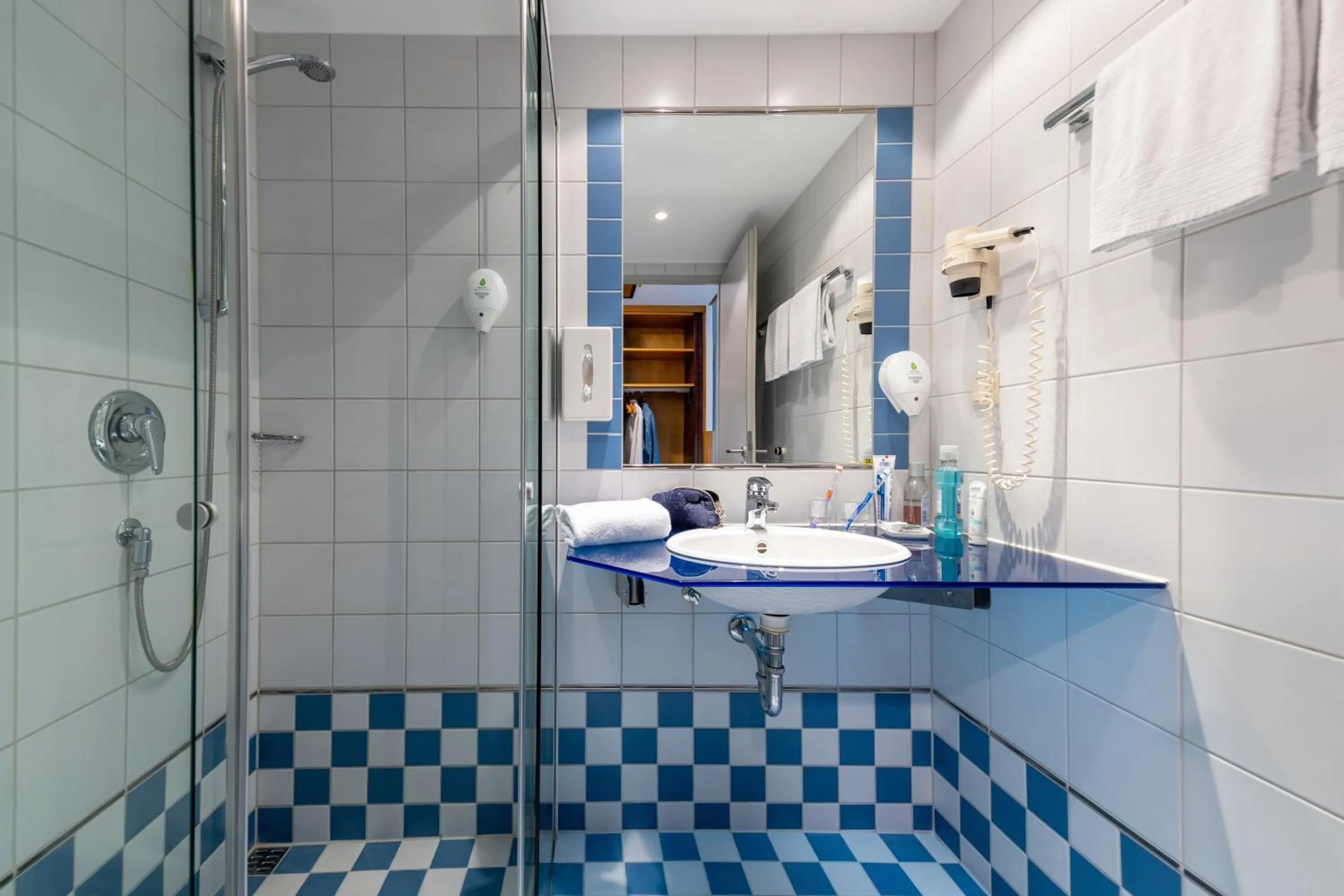 Bathroom in Coffee Fellows Hotel Leipheim Süd