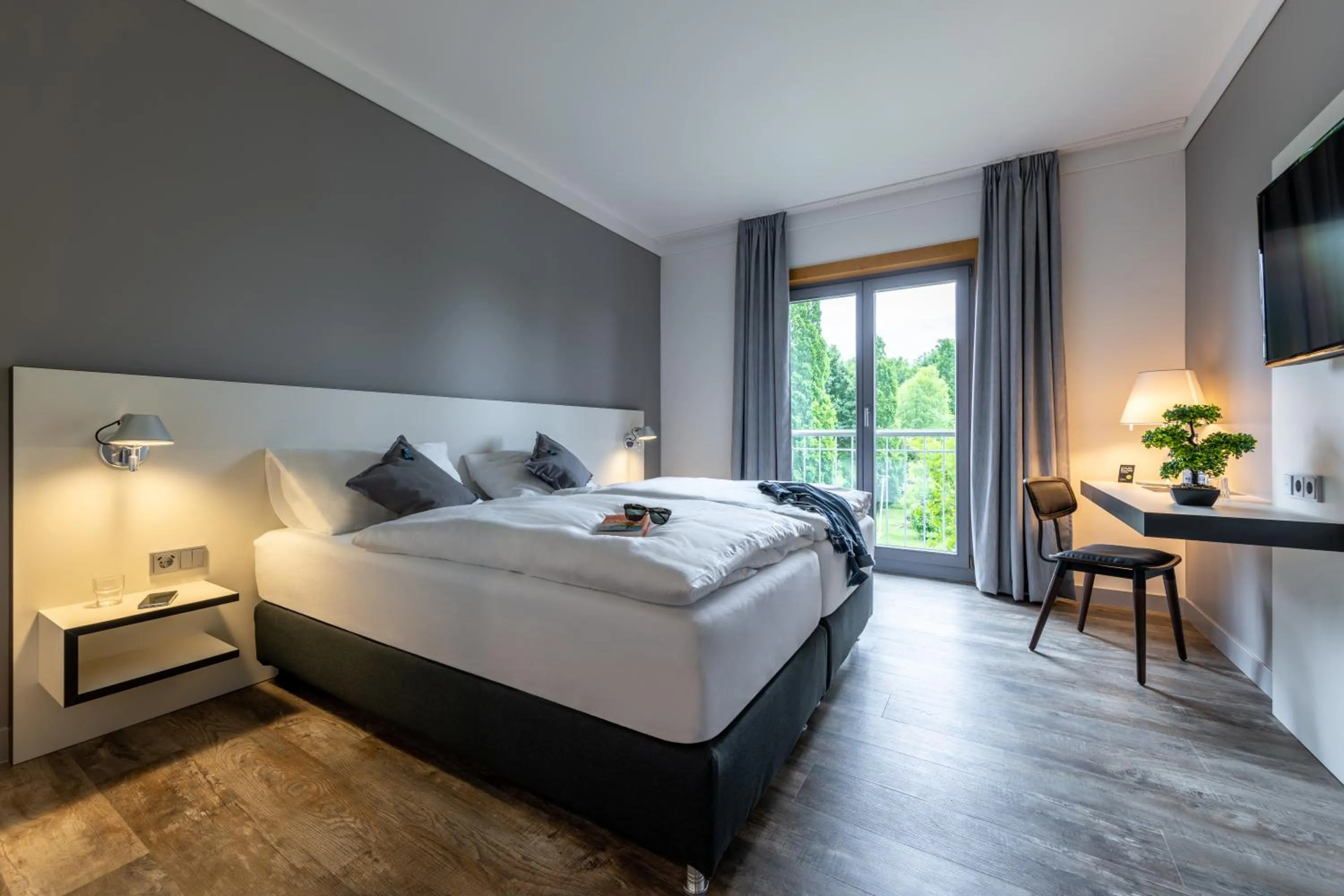 Photo of the whole room, Bed in Coffee Fellows Hotel Leipheim Süd