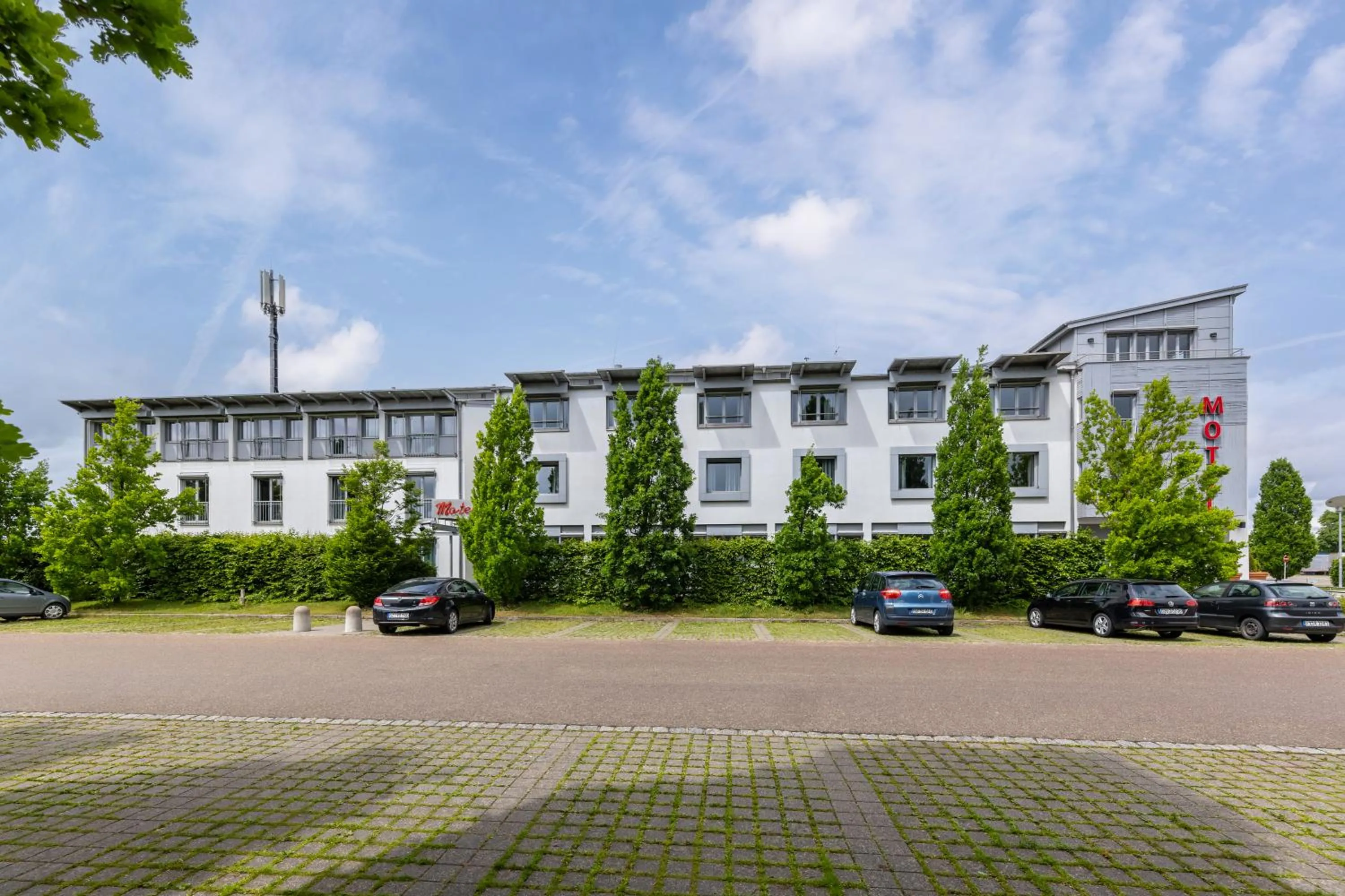 Property building in Coffee Fellows Hotel Leipheim Süd