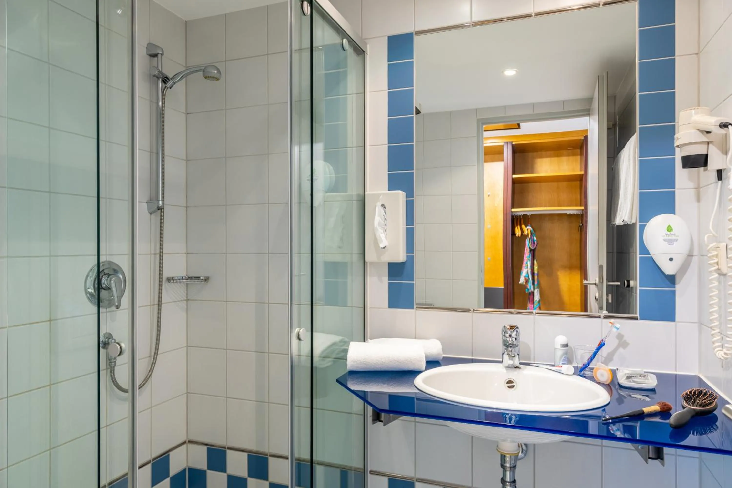 Bathroom in Coffee Fellows Hotel Leipheim Süd